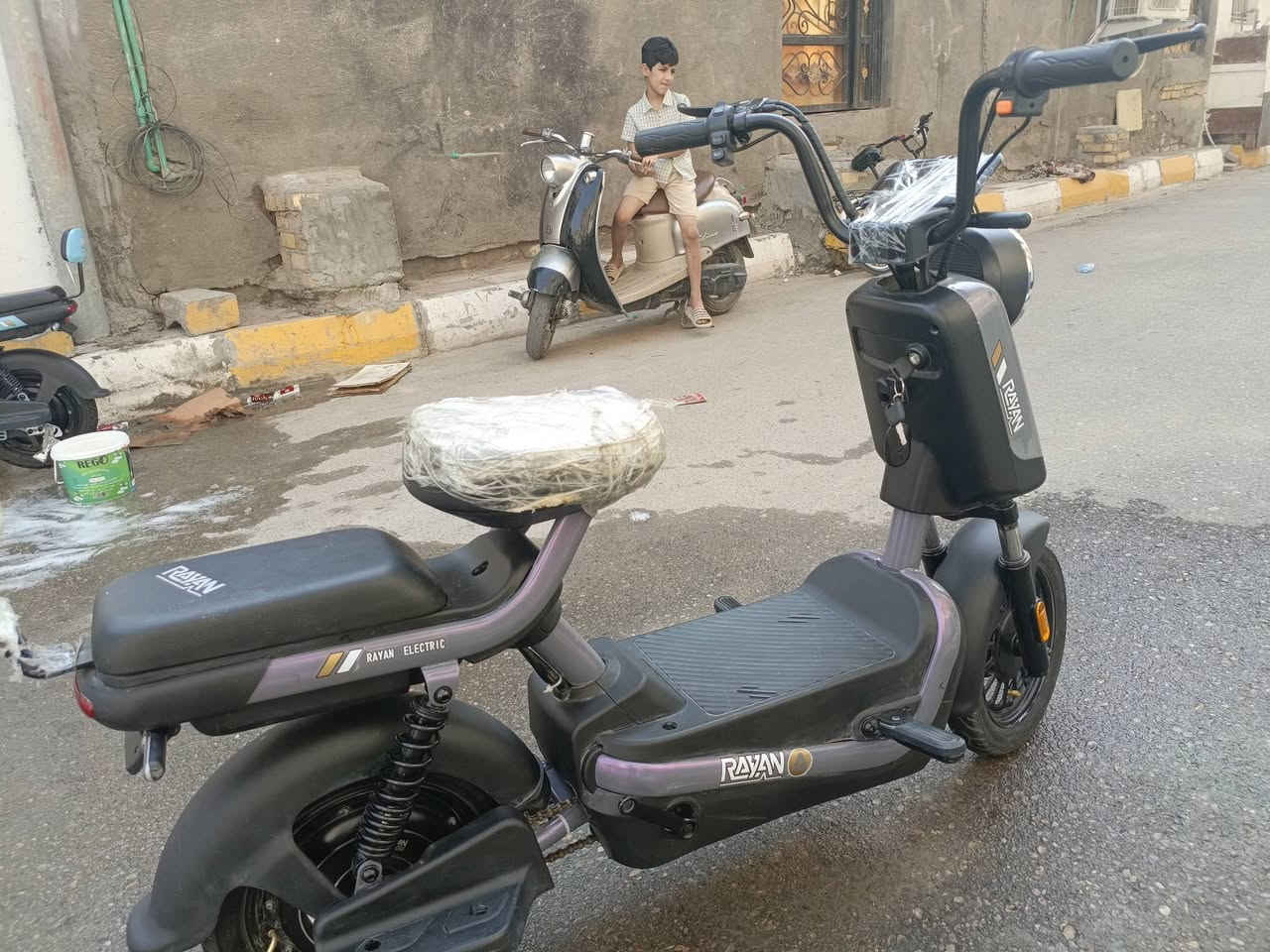دراجه شحن الريان حجم 14 جديده مستخدمه 20 يوم دراجه كامله سوجين وبصمه السعر 370 الف وبيه مجال الرقم ***********

