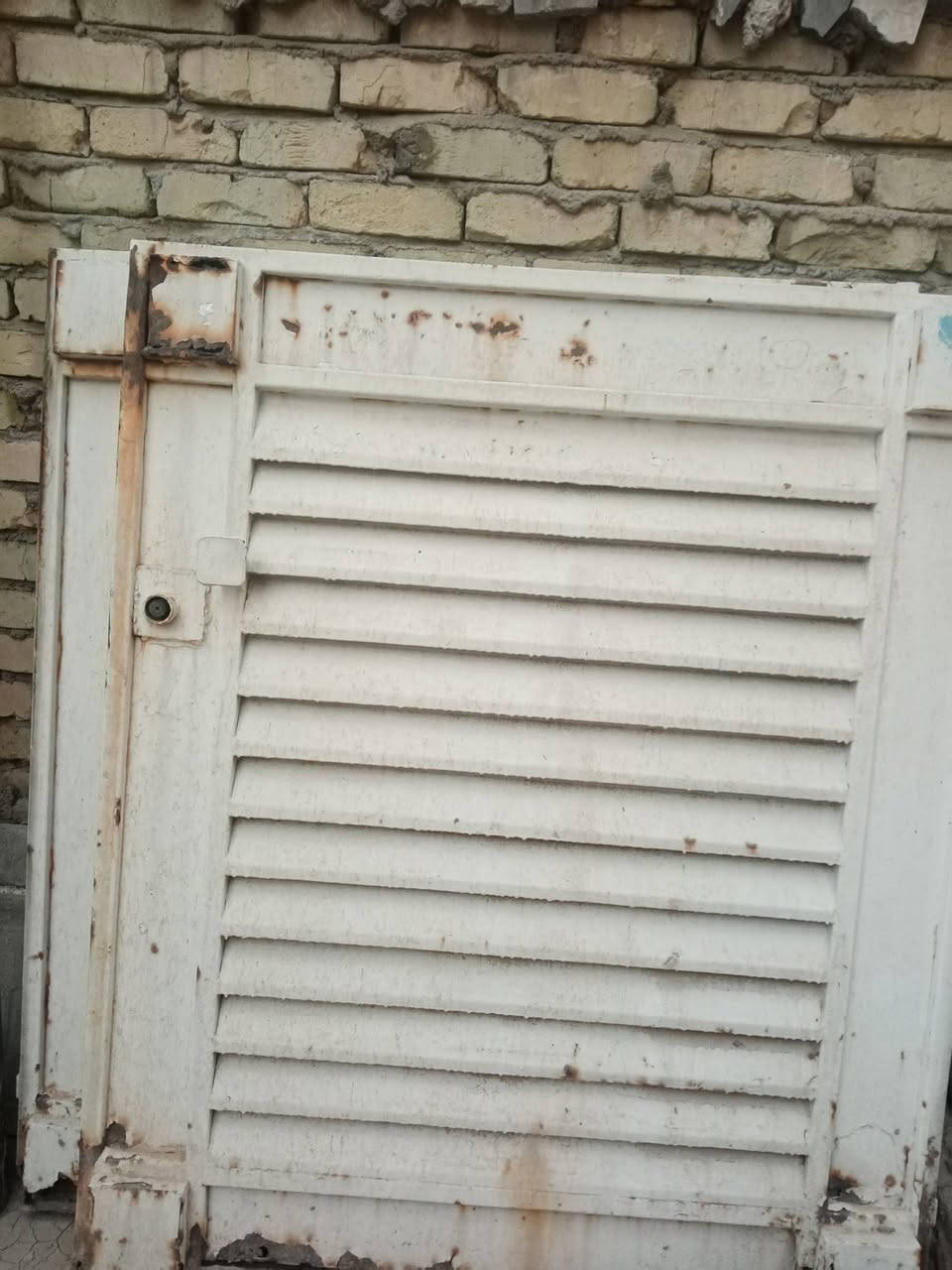باب حديد ثقيل طلاكتين للبيع
بغداد  ***********
