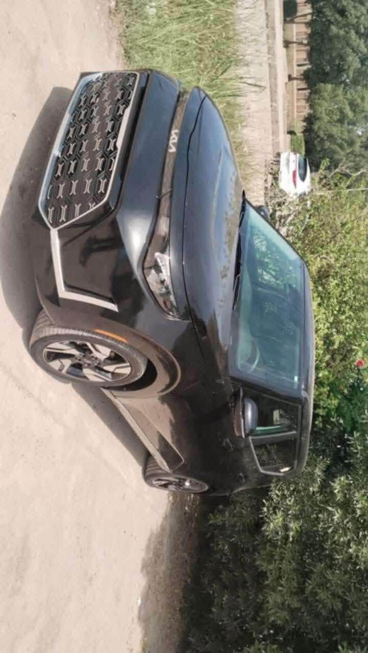 كيا صول موديل ٢٠٢٣ فووول
١ / ١ GT Line
كل المواصفات بيها 
بصمة 
تشغيل عن بعد 
اشاير بالمري 
رادرات على طول السيارة 
توقف ذاتي 
شاشة كبيرة 
انظمة القيادة الذاتية 
خرائط 
تحديد مسار 
مكينة ٢٠٠٠ دوش 
تبريد ميكانيكي وليس كهربائي 
گير ثمانية نمر 
كاميرا دوارة 
حساسات امامي وخلفي وجانبي 
حساسات كشنات 
تبريد متعدد المناخ 
فتحة 
ويل كب كروم 
والكثير من المواصفات 

مرقم بابل باسمي تحويل ثاني يوم 
ضربتها جاملغ ايمن بدون شواصي او لغود كما ومبدل جديد مع تبديل البنيد  
مكاني بابل / ابو غرق 
السعر ١٥٥ $ وبيها مجال قليل 
التواصل على الرقم ***********
