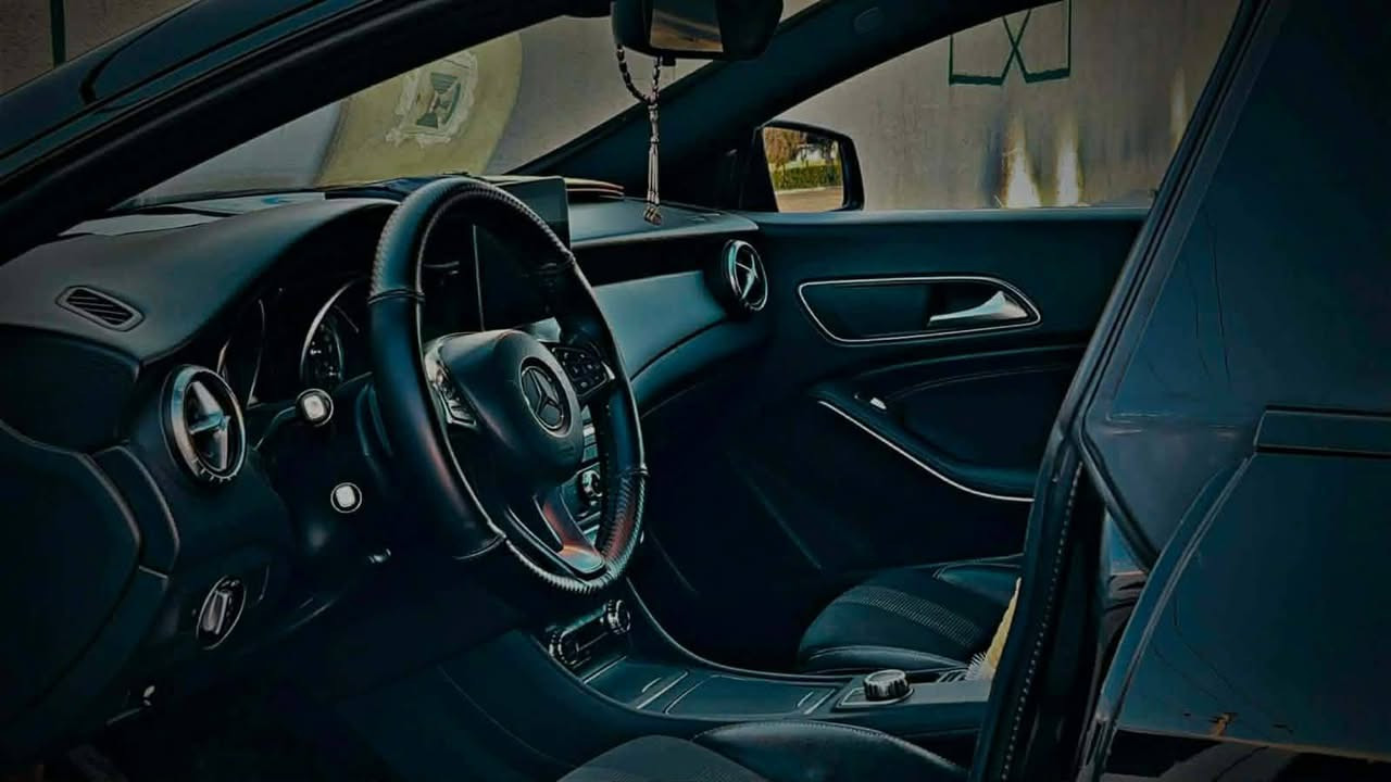 مارسيدس cla250 خليجي موديل 2016 رقم سليمانيه السيارة بدون حادث بس بيه بارد بخشم البنيد وصبغ شبر بالجاملع الايسر والباقي مكفول من الصبغ السيارة احلى من الصور مكانه بغداد السعر 135 للتواصل خاص او الاتصال برقم *********** بغداد, العراق
