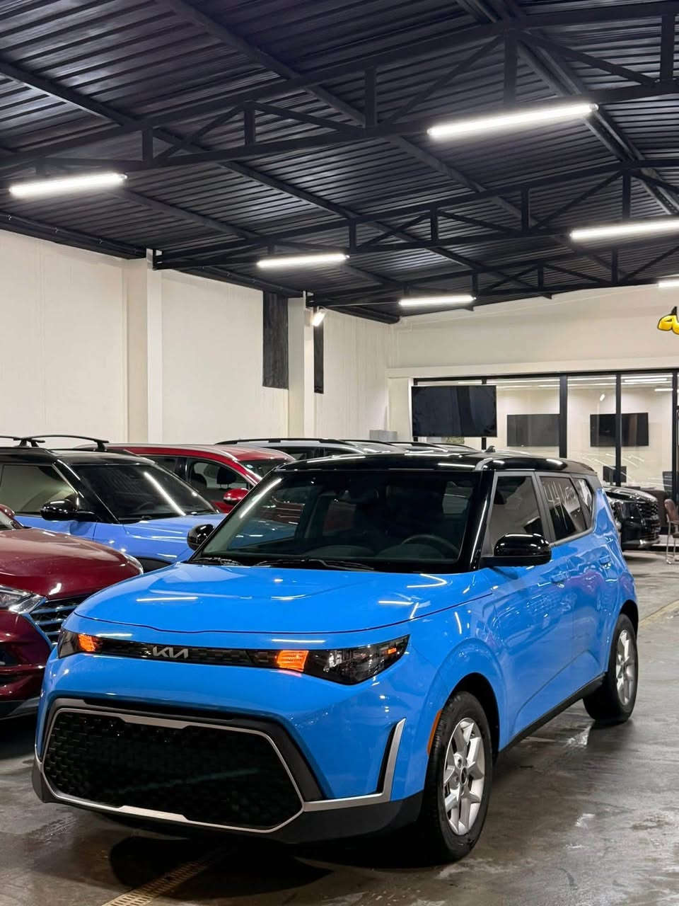 KIA SOUL 2025 S
فول مواصفات عدا الفتحة 
موديل ٢٠٢٥
بصمه + تشغيل عن بعد 
٣ رادارات 
تحديد مسار
اوتو هولد
اوتو ستوب 
كاميرا + شاشة كبيرة
السيارة ماشيه ٤ ميل فقط يعني زيرو 
ضرر خفيف باب خلف السايق وتم تصليح بدون تبديل
مكانها بابل
للتواصل ***********
السياره جديده بمعنى الكلمة

