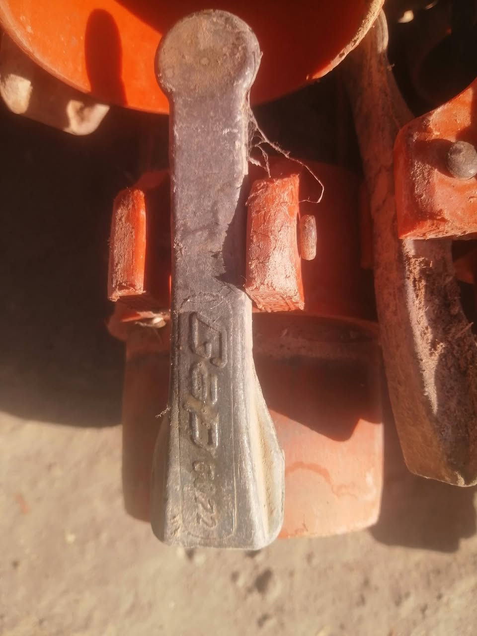 بواري البيع مالت تقطير ٢٥بوري ٥٣بوري ماء زفات ابو ثنين ونص السعر ٥لف البوري الاتصال على الرقم ***********
