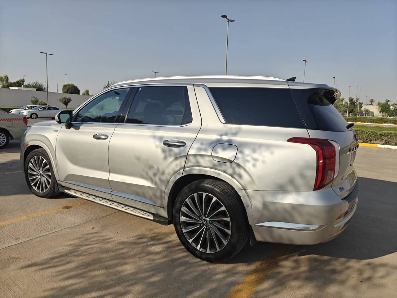 باليسايد كاليغرافي 2023 أعلى فئة
وارد أمريكي 7 راكب
كلين بدون حادث أو ضرر
محرك V6 سعة 3.8
ماشية 63 ألف ميل
كير ومحرك مكفول
رقم أربيل باسمي
فول مواصفات
شاشة عرض داتا شو
بصمة تقديم وترجيع
بصمة تشغيل وبصمة أبواب
تشغيل عن بعد
بانوراما سقف أسود
فتحة سقف عدد 2
سماعات هارمن كاردون
رادار أمامي وخلفي وجانبي
حساسات أمامية وخلفية
4 كاميرات 360 درجة
كشنات كهربائية تدفئة 
وتبريد وخزن ميموري
كشنات جلد أسود ملكي
كشنات VIP منفصلة
كشنات قلاب كهربائي
إنارة داخلية محيطية
إنارة داشبورد LED
بردات جانبية
تبريد مركزي أمامي 
وخلفي منفصل التحكم
تحكم ستيرن وشفتات
تدفئة ستيرن
مرايا هيتر وتعتيم
صندوق كهربائي شفط
5 وضعيات قيادة
ويل كب حجم 20
أوتو هولد
نقطة عمياء
سايد بريك بصمة
مثبت سرعة
شحن لاسلكي
إشارات بالمرايا وإشارات جانبية
أوتو بريك
تحديد مسار
شاشة ديجيتال كبيرة
نظام مانع انزلاق
نظام نزول منحدرات
والكثير من المواصفات لم تذكر
ملاحظه / محرك مبدل جديد صفر
مكاني: اربيل
***********
***********
واتساب موجود

