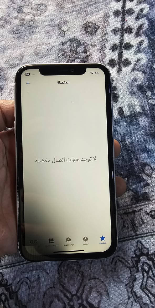 السلام وعليكم ايفون 11عادي مثل ماوضع بل صوره 
شاشه بي سواد شويه بس كلشي شغال 
ذاكره 64 
سعر 170
*********** وات ساب

نص مكتوب في الصور:
- 17:54 76 المفضلة + لا توجد جهات اتصال مفضلة المفضلة الحديثة جهات الاتصال لوحة المفاتيح بريد صوتي
- 17:55 76 حول القطع والخدمة تجمع Apple سجل تاريخ القطع والخدمة, ويعرض السجل معلومات عن هذا الـ iPhone وحالته وتفاصيل إصلاحه. معرفة المزيد... سجل تاريخ الخدمة البطارية غير معروف الشاشة غير معروف بصمة الوجه مشكلة
- 17:55 76 البطارية حالة البطارية والشحن رسالة مهمة حول البطارية غير قادر على التحقق من أن هذا الـ iPhone يحتوي على بطارية أصلية من Apple. قد لا تكون التفاصيل الواردة من هذه البطارية دقيقة. لمعرفة المزيد الحد الأقصى للقدرة 72% هذا قياس لقدرة البطارية مقارنة بقدرتها عندما كانت جديدة. قد تتسبب القدرة المنخفضة بتقليل ساعات الاستخدام بين عملية الشحن والأخرى. أقصى قدرة للأداء الـ iPhone غير قادر على تحديد عمر البطارية. شحن البطارية المحسن للحد من استنزاف عمر البطارية، يتعلم الـ iPhone من عادات الشحن اليومية، بحيث ينتظر ولا يتجاوز 80% حتى يحين موعد حاجتك إلى استخدامه.