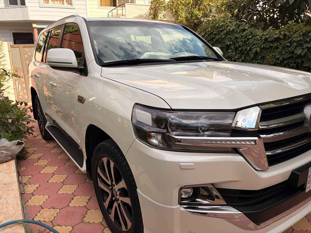 لاندكروز بريم • ٢٠١٩ • ٨١٠٠٠ كم