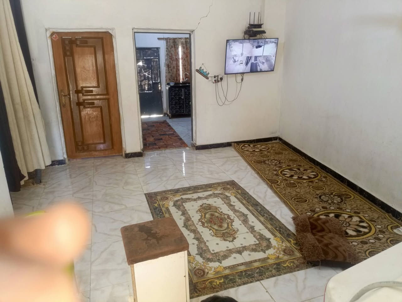 السلام عليكم الغوالي 

بيت معروض للبيع 
المكان حي الوائلي قرب كراج الملاحه شارع العلاوي قرب مدينه الالعاب دزني لاند بنص الولايه 
بيت مساحته ٢١٠م
بي غرفتين وبراني وصالهه 
بيت ماناقصه شي ماي وكهرباء 

للاستفسار على رقم التالي
***********
او *********** واتساب
او مراسله صفحه
