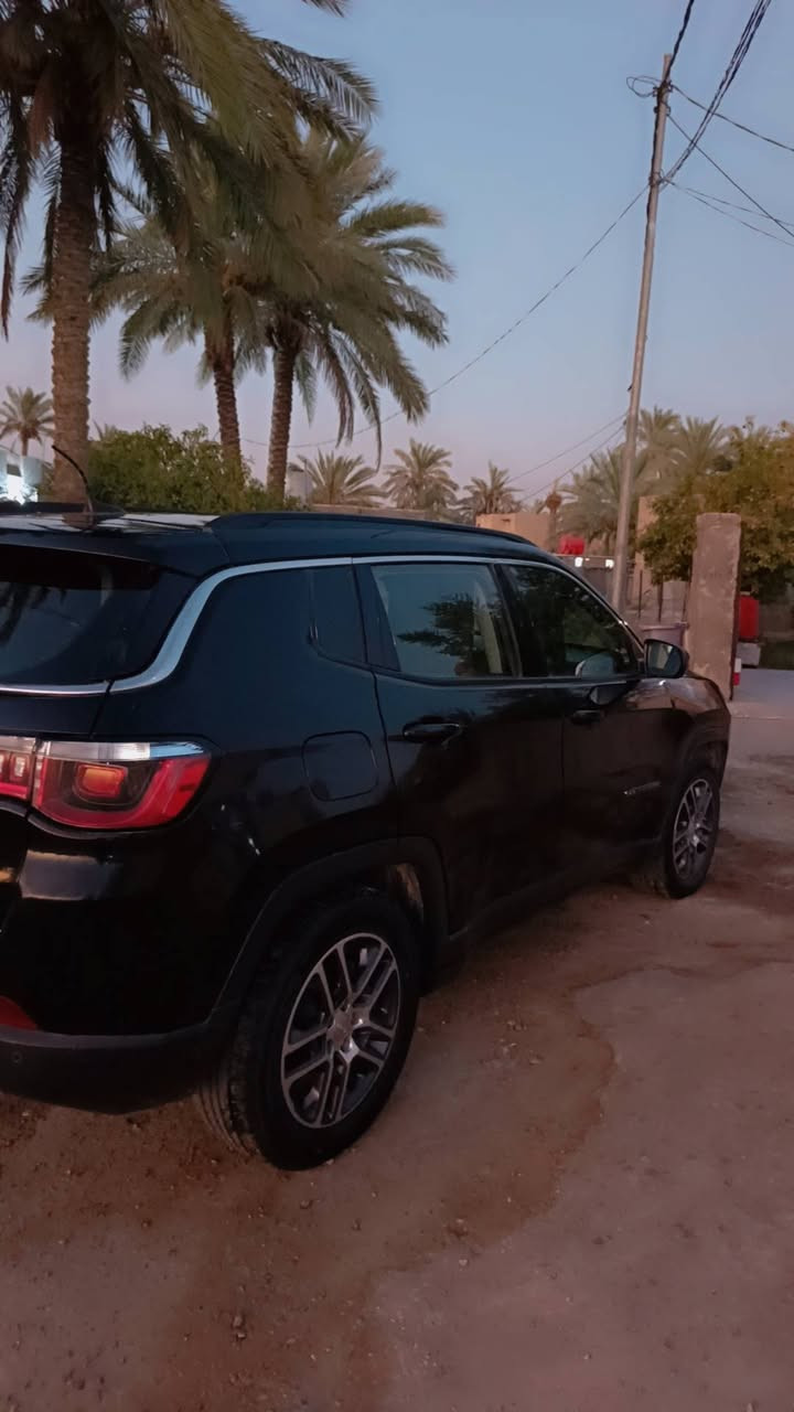 سلام عليكم جيب كمباس وارد أمريكي مديل 2020فول مواصفات بنرام عل طول الصقف سيارة خير من الله كشر نضيف وداخله نضيف خير من الله حدادي ومحرك خير من الله فول تحكمات وضع قيادة شاش كبيرة بصمة بصمة أبواب تشغيل عن بعد تبريد خير من الله قطعتين تبريد حادثه حافة البنيد والجاملغ رقم بابل تحويل مباشرة شوكت ماشية ١١٣كيلو سيارة ما متعوبة السعر ١١٥وبيه مجال للشراي تعال وبيك خير ودلل *********** . ***********
