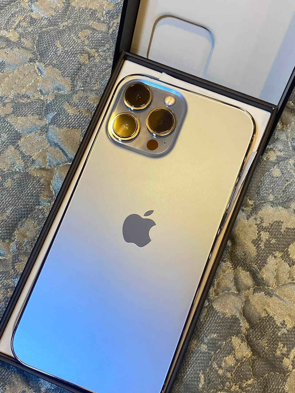آيفون 13 pro max
بلاديييييييييي يعني كارتونو وياه
بطارية 85 شركة لا يفقد ولا شي 
ضد المي ما ابيعو إذا ما أشوفك بعينك 
نضافة كدام العين 
الذاكرة 256 
دبللل سيممم نموذج za 
السعر 750 قفل 
لين الأوربي المفتوح مصعد بطارية ومبدل شاصي عينباع ب700
رقمي ***********
