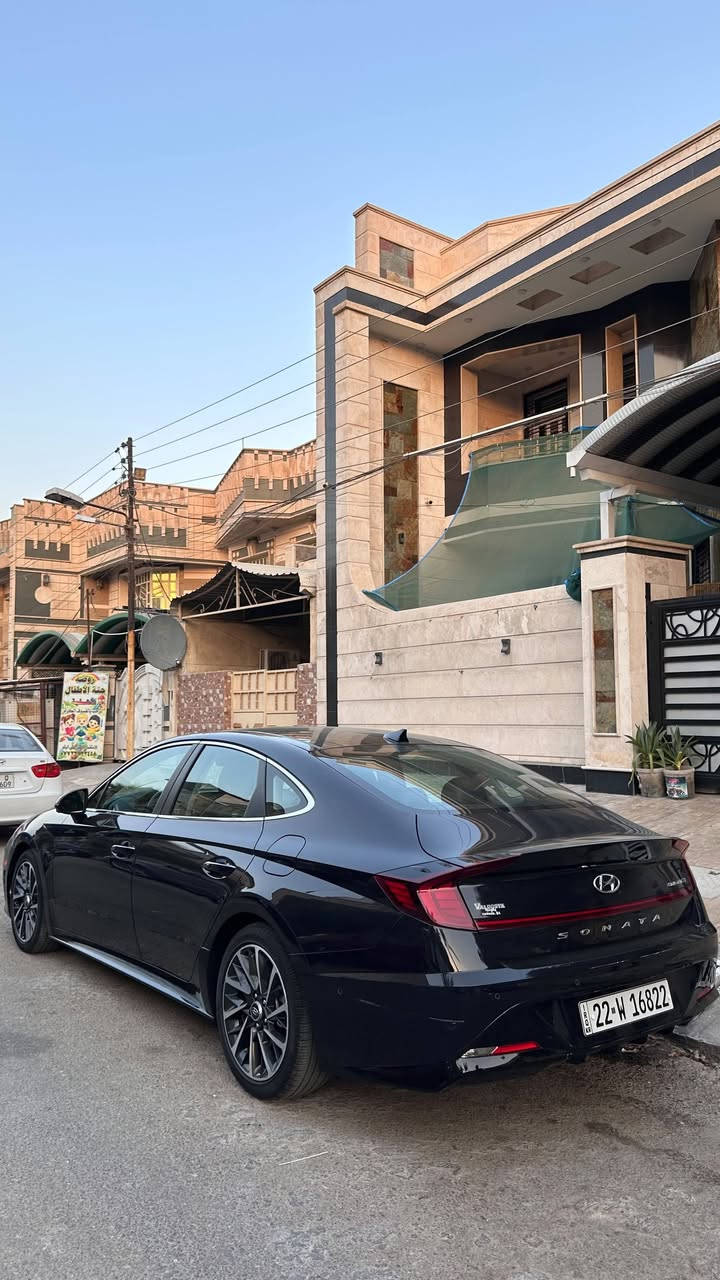 ✨ هيونداي سوناتا 2023 - فول مواصفات (Limited) ✨1600 تيربو 
لأصحاب الذوق الرفيع وباحثي الفخامة والتكنولوجيا الحديثة! 🚗💨
📋 المواصفات والميزات الرئيسية:
 🚘 الموديل: 2023
 🎨 اللون: اسود كذاب ع بيتنجاني 
 🛠 الفئة: limited 
⚡ التصميم والتكنولوجيا:
 ☀️ سقف بانوراما لإطلالة قيادة ممتازة
 🖥 شاشة لمس كبيرة تدعم Apple CarPlay و Android Auto
 📟 عدادات ديجيتال (عداد رقمي) بالكامل
 💺 كوشن (مقاعد) جلد + نظام تبريد وتدفئة المقاعد
 🔑 تشغيل بصمة + تشغيل عن بُعد+ تمشي بلريمونت امام وخلف 
🛡 الأمان وأنظمة الرادار المتطورة:
 📸 كاميرا امامية وخلفية عالية الدقة
 🚨 رادار أمامي وخلفي للوقاية من التصادم 
 🛣 نظام تحديد الحارة والمسار (Lane Keep Assist)
 👁‍🗨 رادار النقطة العمياء (Blind Spot Monitor)
⚙️ معلومات الحادث والسعر:
 🔧 بنيد مبدل +بارد بيت الجاملغ والباب وموضح بصور الحادث   
بدون اي دواخل بدون ايرباك ولا واحد طاك كلهن سليمات) 
(188 ورقة) —  💵
بغداد جكوك
مرقمة اربيل تحويل للمشتري او وكالة عامة
***********
واتساب او الاتصال عالرقم
