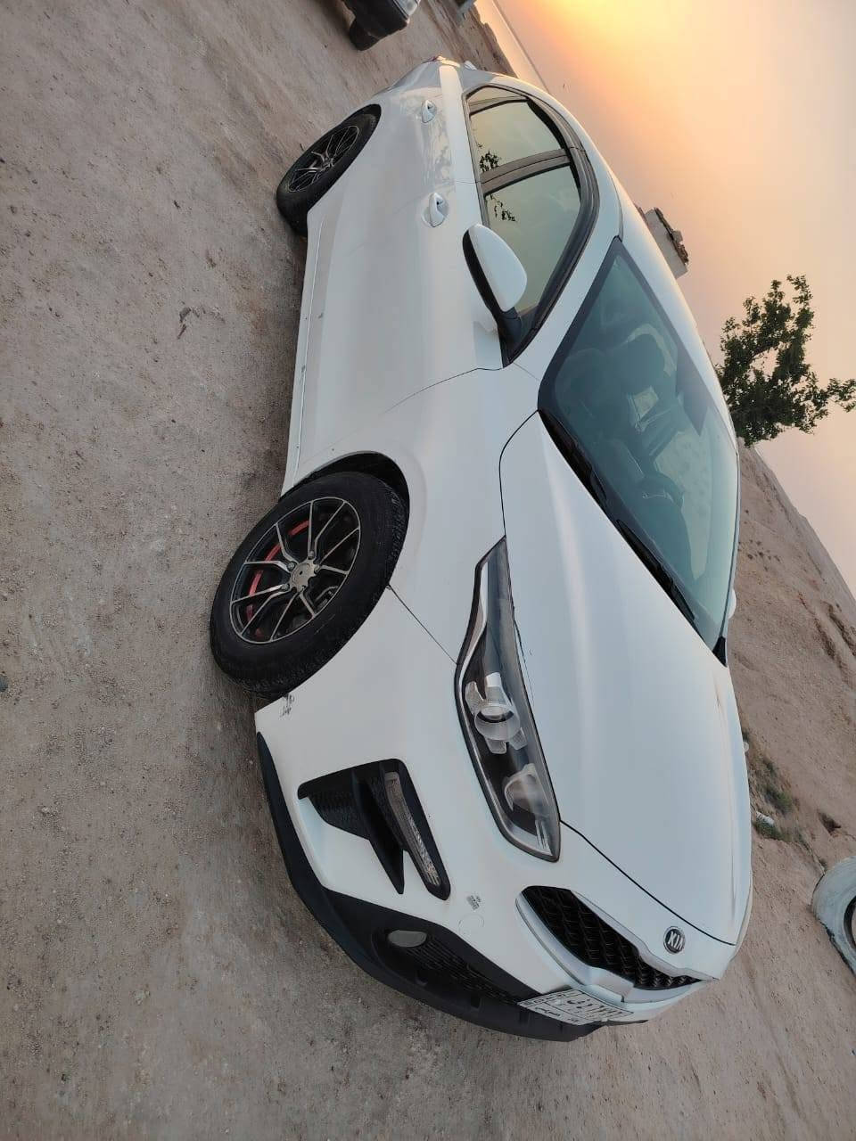 السلام عليكم للبيع فورتي موديل 19 كير عادي محرك دوش رقم 📱 بغداد بسمي انكليزي مكان السياره بابل ابي غرق السعر 115 
***********
