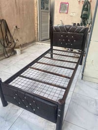 سرير • مستعمل • نضيف