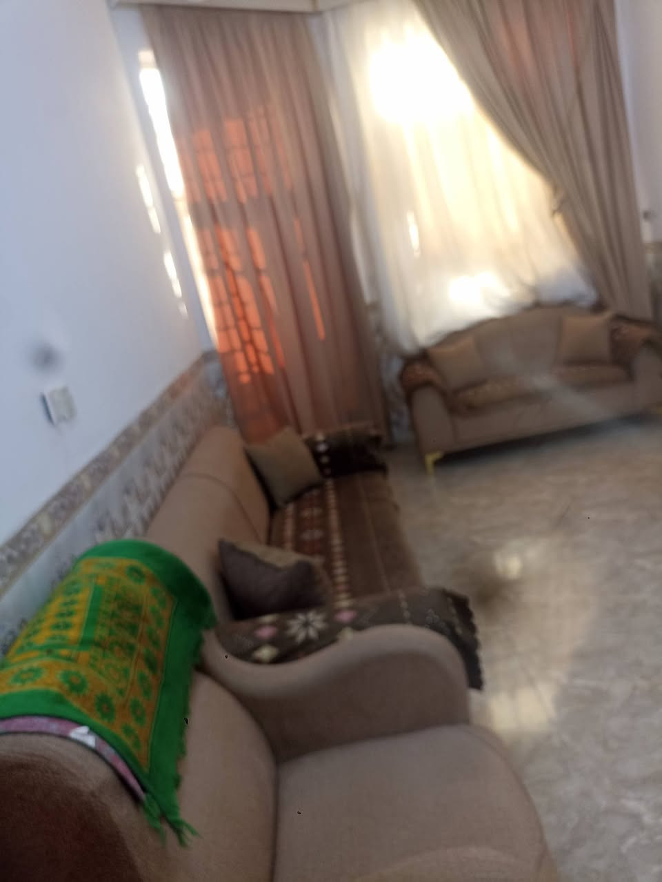 بيت مساحه 100 متر بناء حديث طابوك سنت 26 يخبل ينباع البيت مع محتويات غرفت اخشاب لحد ماطور الماي كامل البيتونه اله بابين يعني الي يحب يبني طابق ثاني عرض الشارع 8 متر يبعد عن الشارع العام 100 متر طابو زراعي سند 25 باسم صاحبت البيت حله سيف سعد ورديه مجاور مدرست دعبل الخزاعي السعر 63 اتصال ***********
