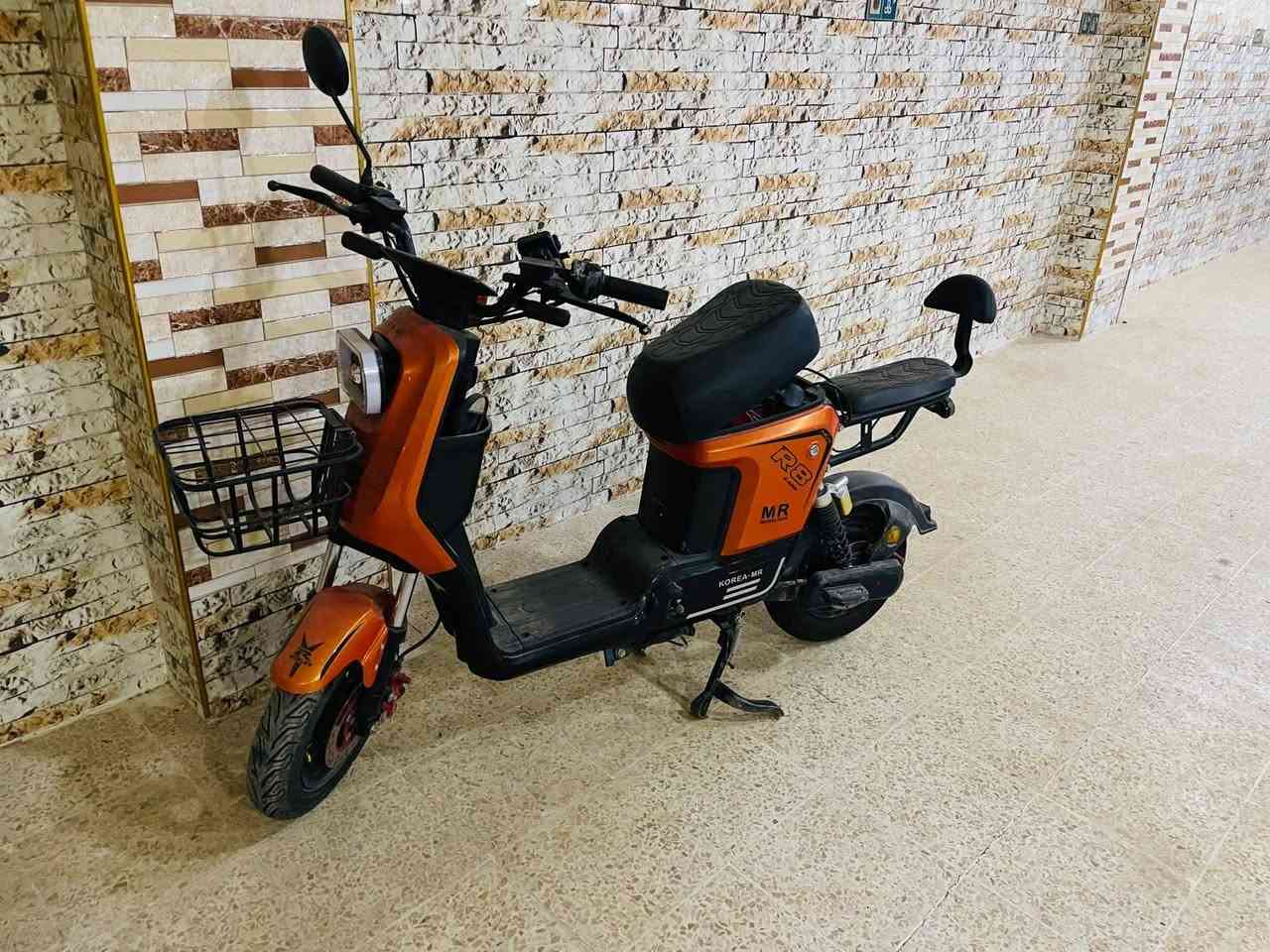 سلام عليكم موطور شحن للبيع نضيف حيلل يعوزو باتريات
R8
السعر 250وبي مجال 
اتصل ***********
