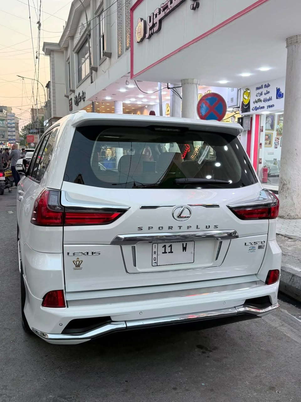 سلام عليكم 
لكزس LX570
super sport 
2016 
بريم أصل 
كامل مواصفات 
مواصفات اللكزس معروفة 
مكفولة كفالة عامة من جميع النواحي
للأستفسار : ***********
