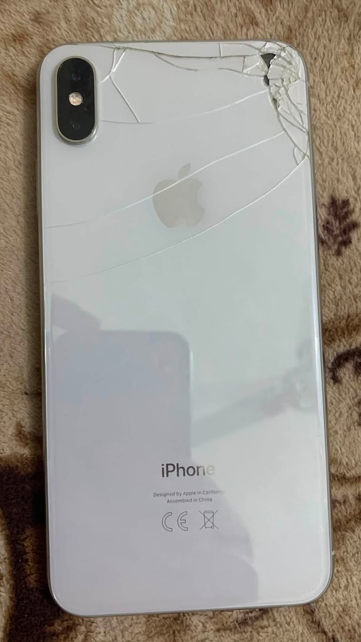 السلام عليكم ايفون xs max ذاكرة 256 بطارية 75 فيس ايدي يحتاج برمجة فقط الجهاز كلة شغال شاشة 3 خيارات سيم كارت شغال اتصال جهاز فول فقط البطارية مبدلة السعر 180 أو مراوس ايباد 9 مكاني بغداد الحسينية ***********
