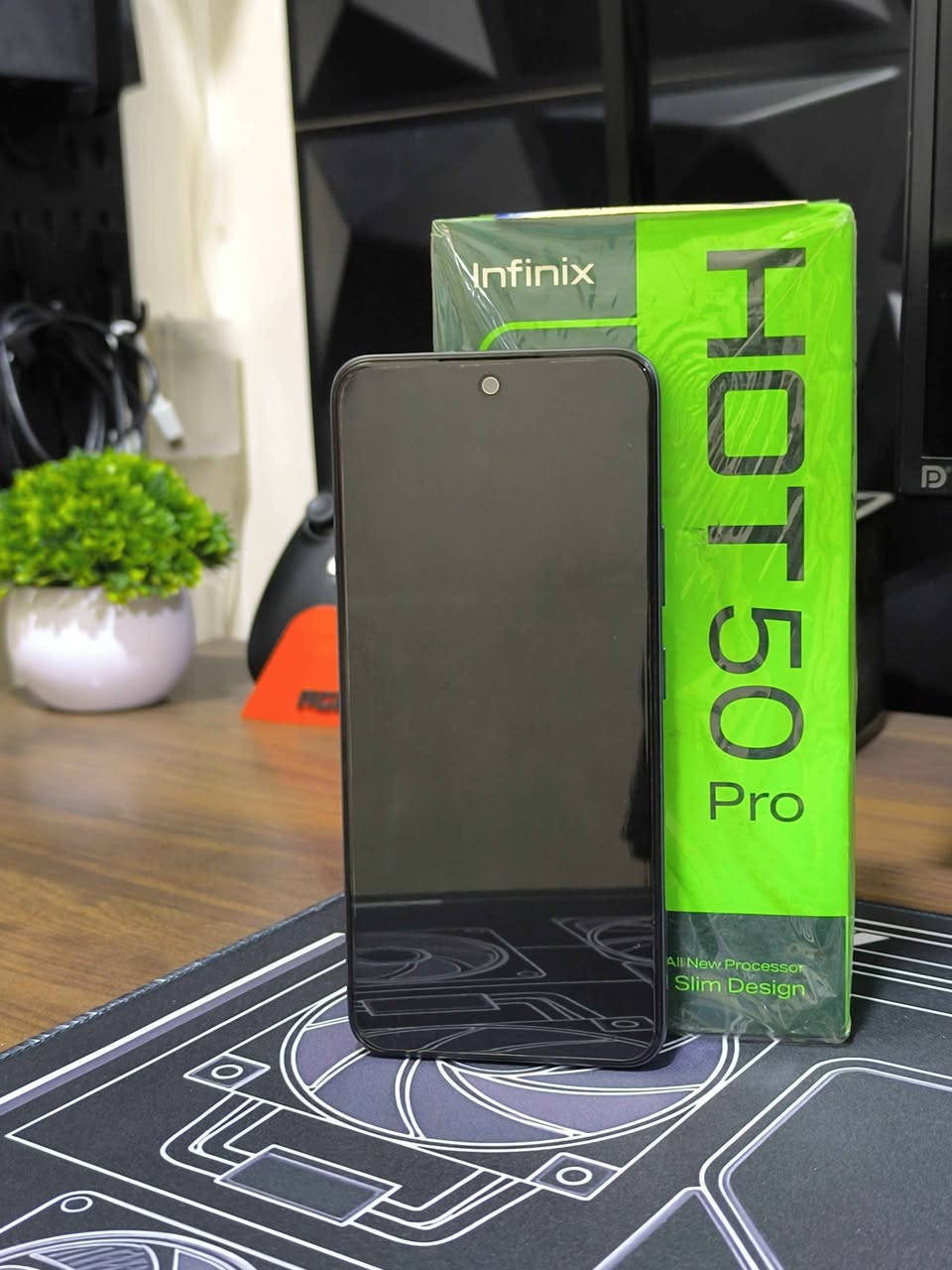 للبيع Infinix Hot 50 Pro 4G بحالة ممتازة ونظيف جداً، استخدام شخصي ومحافظ عليه.

🔹 RAM: 8GB 
🔹 Storage: 256GB
🔹 شاشة AMOLED 120Hz
🔹 بطارية 5000mAh
🔹 شحن سريع 33W
🔹 كاميرا رئيسية 50MP
🔹 بصمة داخل الشاشة
🔹 الجهاز شغال بالكامل وبدون أي مشاكل

📦 ويا الجهاز:

العلبة الأصلية
الشاحن الأصلي
الكيبل
السماعة
عدة كفرات مثل ما مبين بالصور

📱 الجهاز نظيف جداً وما بيه كسر أو ضرر واضح، والشاشة واللمس والكاميرات والشحن كلهن شغالات بصورة طبيعية.

💰 السعر: 180 الف
📍 المكان: بغداد - حي الخضراء 
📞 رقمي: *********** بغداد, العراق
