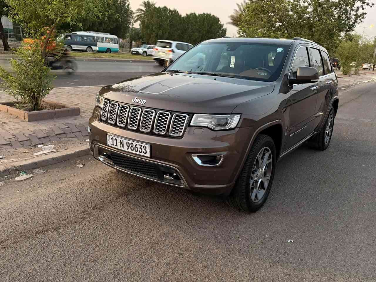 للبيع جيب شيروكي اوفر لاند ( overland)
موديل ٢٠٢٠ وارد خليجي مكفول كير ومكينة
 لون قهوائي  مكفولة من ضربة وصبغ وتبديل 
المواصفات: محرك 3.6   6 سلندر 
رادار امامي خلفي 
كشنات جلد تدفئة وتبريد 
شاشات خلفية 
 مرايات تعتيم ذاتي مع تحذير النقطة العمياء 
سقف بانوراما 
جنطة كهربائية 
دفع رباعي 4*4 
ايضاً نمط سبورت 
جكات 
تشغيل عن بعد 
تدفئة ستيرن 
نظام تشغيل وإطفاء أوتوماتيكي بالازدحام 
ذاكرة لحفظ وضعية السائق 
دخول ذكي 
نظام تعليق هوائي ذكي 
لايتات LED   
محرك كير مكفولات من الفتح والضرر
غرفتهة نظيفة وجديدة  

مكاني بغداد شهداء البياع سيف للاستفسار ***********
السعر ٢٥٨ ورقة وبيهة مجال
