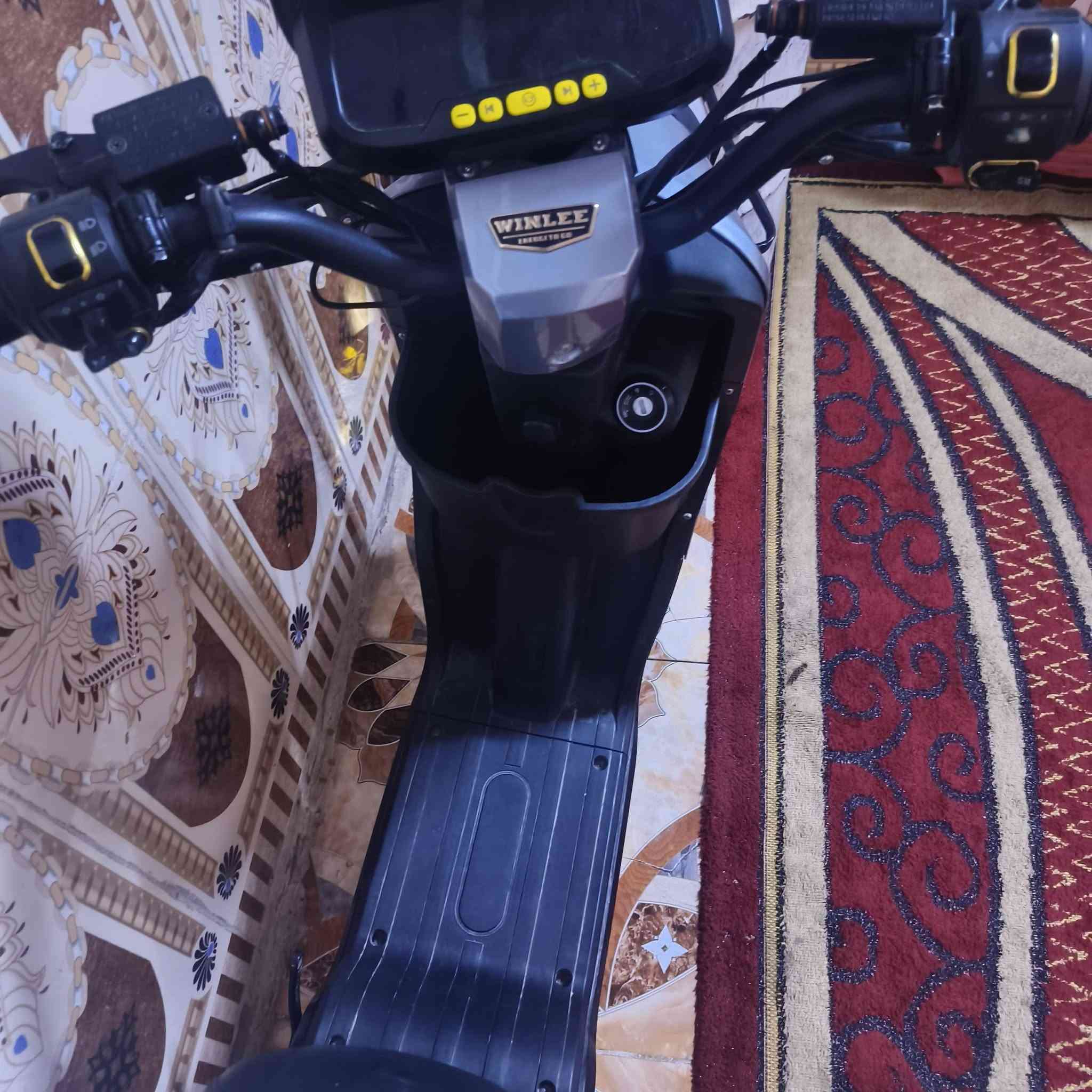 آر9 • جديدة • ملحقات كاملة