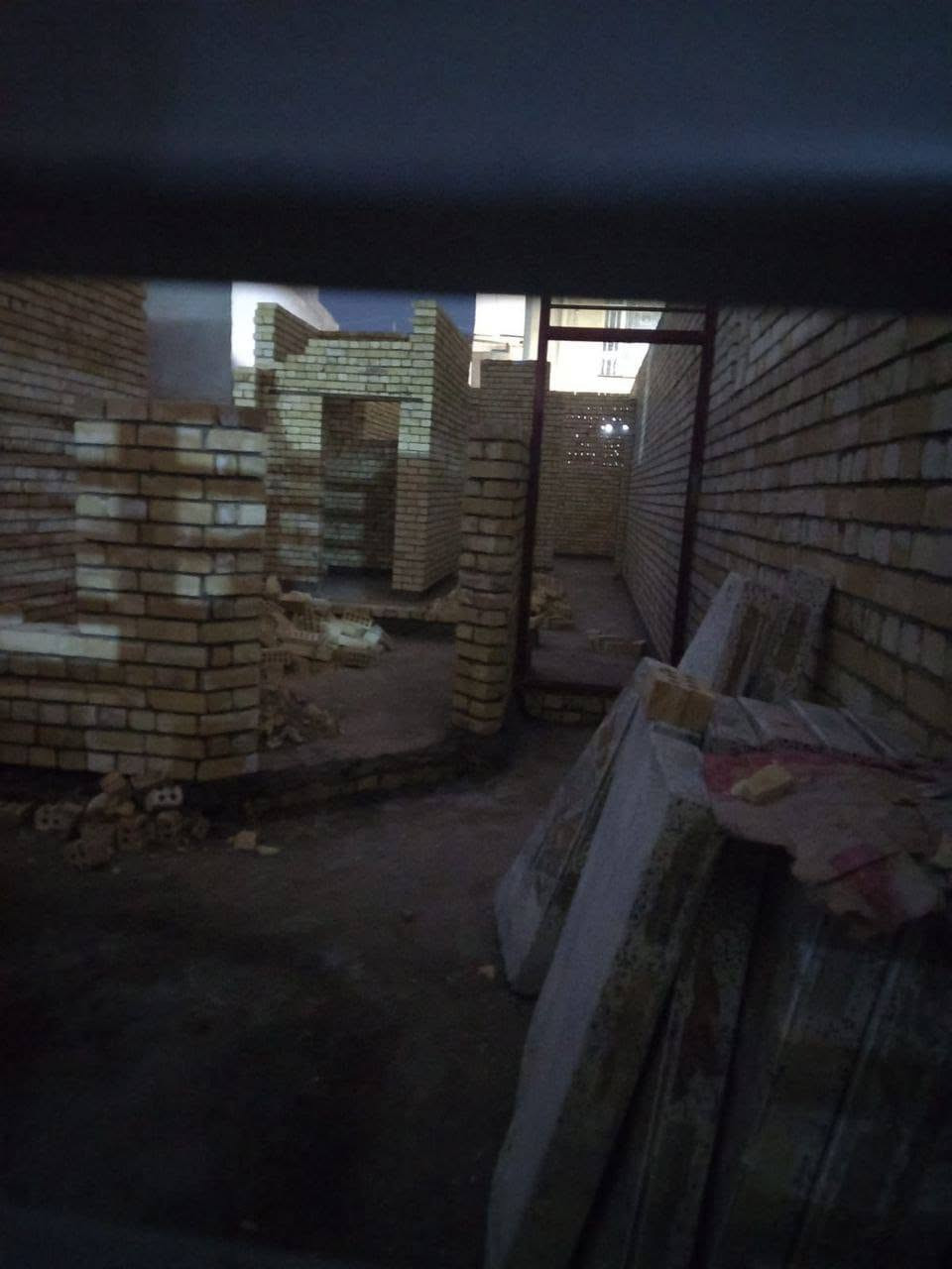 سلام عليكم عندي هيكل للبيع في زعفرانيه خلف جامع كيلاني ١٠٠متر طابو زراعي سند 25 بدون سقف سعره50رقم واتساب ***********
