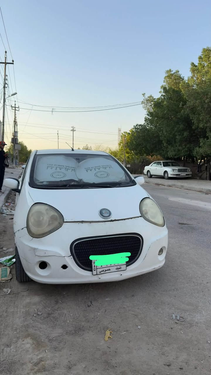 سيارة باندا موديل ٢٠١٣ 
السيارة نظيفة و مرتبة و جاهزة للاستخدام ما بيها نقص 
التبريد جديد و تبريده ممتاز 
بس الدعامية مكسورة و واضحة بالصورة 
مكاني النجف

السعر ٤٥ ورقة 

للاستفسار ***********
