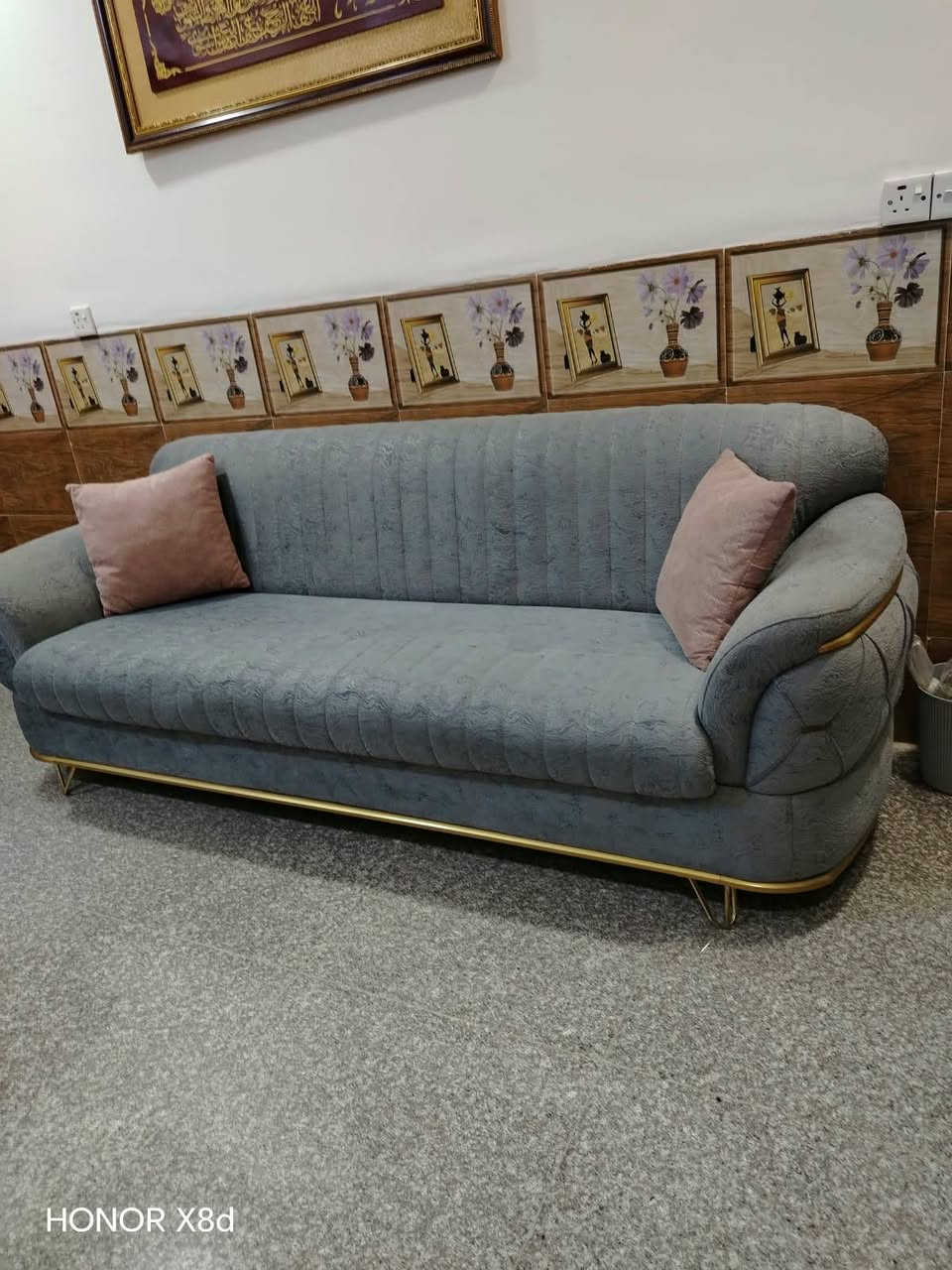 تخم مستعمل قليل
احطاطه
ونضيف  سعره 900 وبي مجال
عنوان الغزاليه

نص مكتوب في الصور:
- HONOR X8d