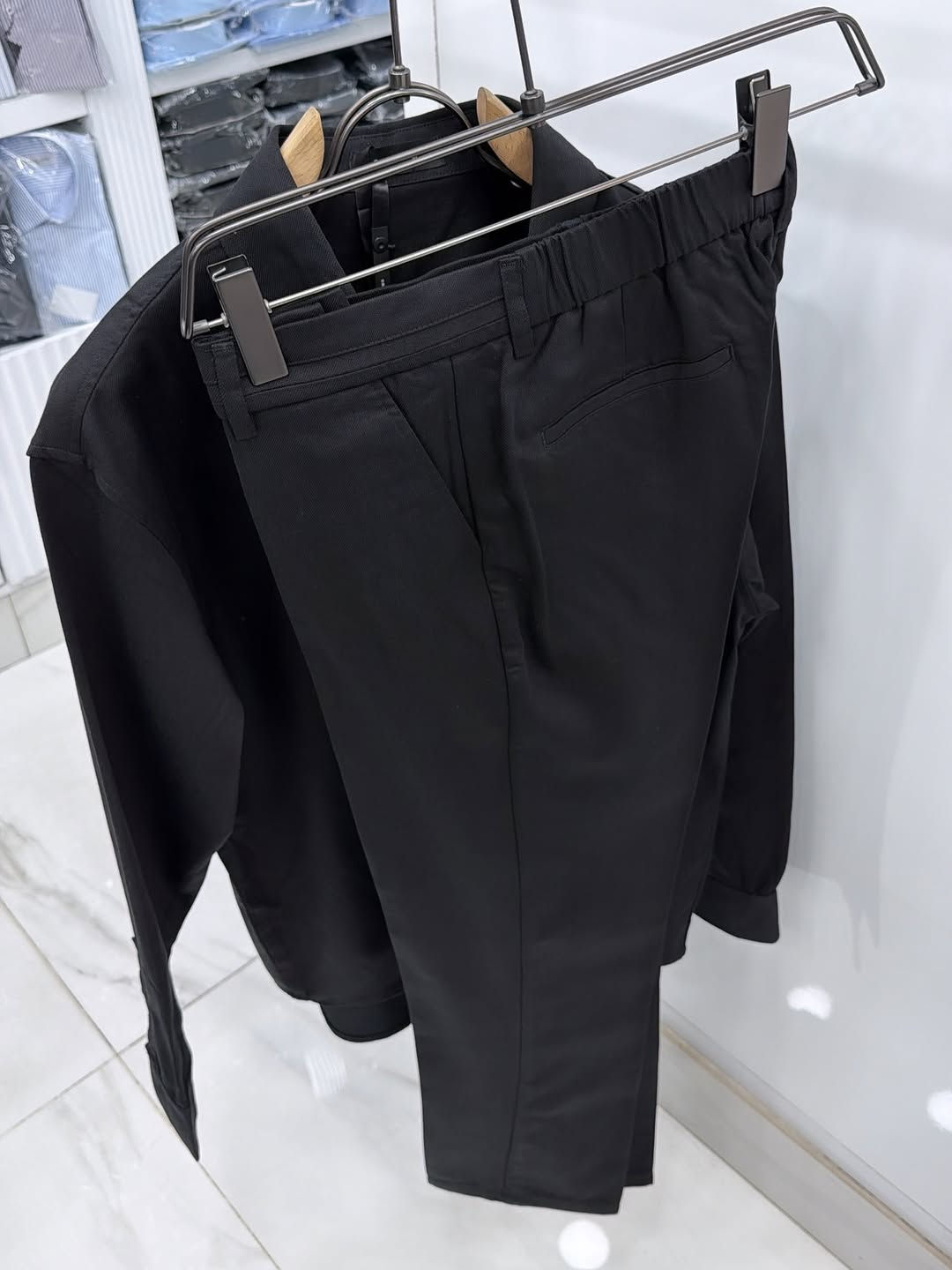 ⁨	علق بـ تم لمعرفة السعر 🤎👋🏼
سوت صيفي بــ 3 الوان 
القياسات m L xl xxl 3xl
طول البنطرون من ١٠٠⁩⁩

نص مكتوب في الصور:
- هوة هذا الصح