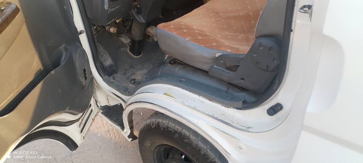 ٢٠١٤ سنويه ل ٢٨ تحويل مباشر سياره بلاديه فقط باب سايق مصبوغ سياره جاهزه من جميع نواحي سعر ٩٠ مكاني ديالئ ***********
