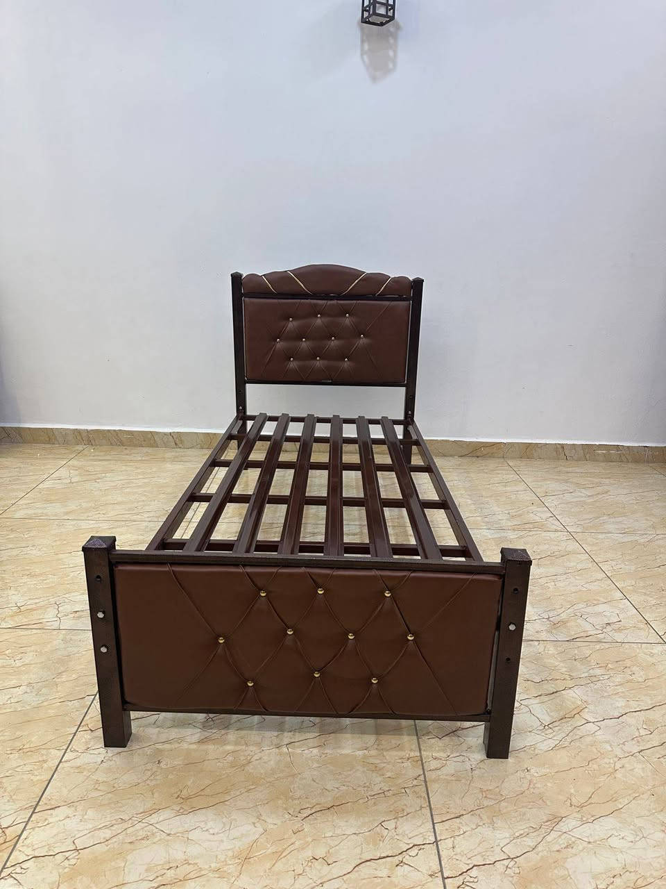 غرفه اخشاب • أحمد قطر