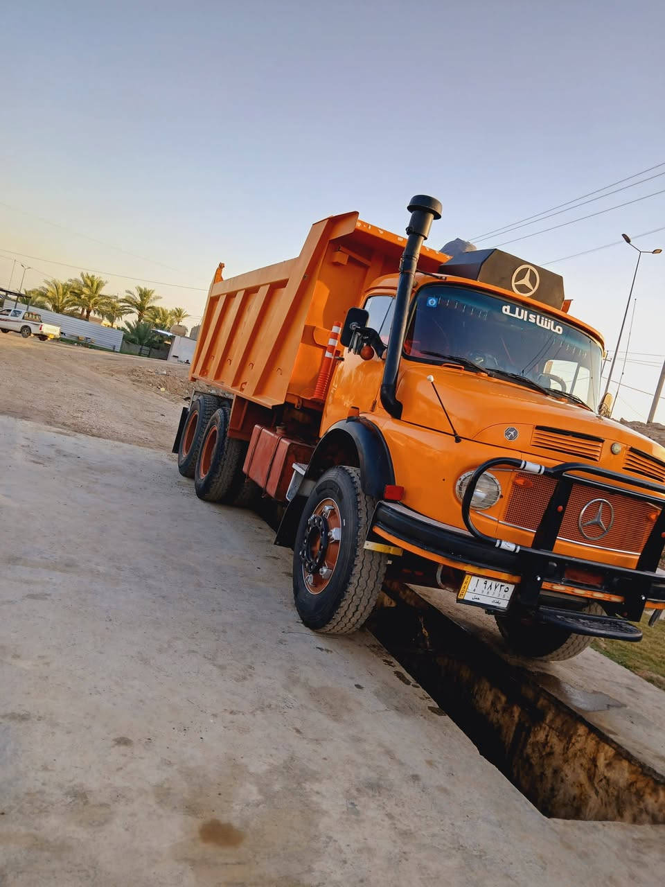 للبيع اقجم موديل 82 كير90 مجموعه GF ج إف رباط 24 محرك عادي مجفت جديد سايز 20 سياره معمره جديد حداديه وسمكره تبريد سياره باسمي ***********
