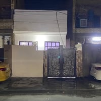 مساحة ١٠٠م • واجهة ٥م • طابو ملك صرف