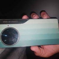 كامون 30 برو • ٢٥٦ • شاشة مكسورة