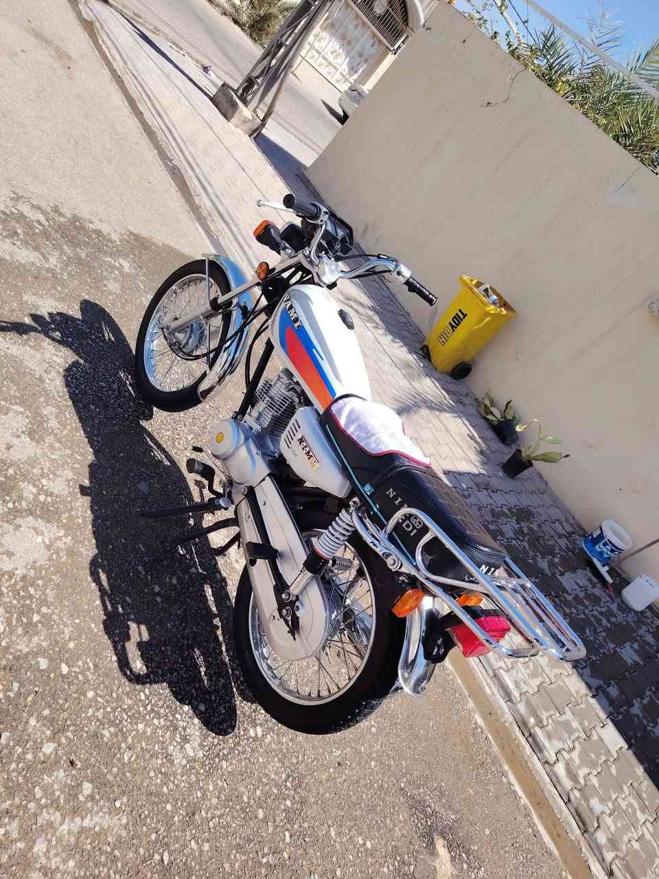 سلام عليكم  دراجه اربعه. كير. أوراق سكنر موديل 25 أوراق كامله  شلعه ومعدل دك هندر. وتروح  مال جناي ما. مفتوحه وين ما يعجبك افحص كلشي شغال لايت بك لايت أشاير . وره كدام كايزه بس ضب براغي لان راخيات. شوي سعره خاص *********** رقمي
