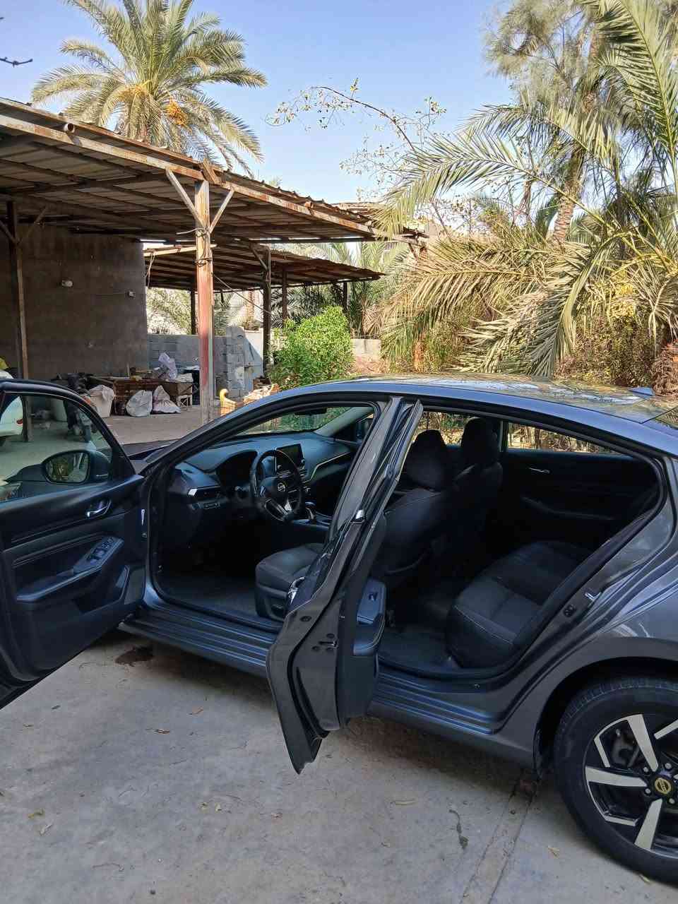 السلام عليكم شباب سيارة نيسان ألتما موديل 2019 وارد امريكي موجود رقم الشاصي حادثهة بسيط بلجاملغ الي بصف باب السايق موجود رقم الشاصي وصور حادثهة سيارة نضيفة استخدام عائلة. ***********
