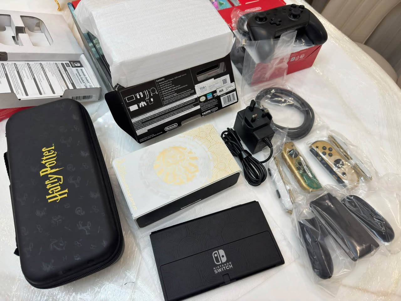 للبيع Nintendo Switch OLED إصدار Zelda – Tears of the Kingdom 🎮
الجهاز نظيف جداً وقليل الاستخدام وحالته ممتازة، والتجميعة كاملة ومناسبة للي يريد جهاز جاهز للعب 👌🏻

📦 محتويات البيع:

جهاز نينتيندو سويتش أوليد نسخة زيلدا

🔹 Nintendo Switch OLED إصدار Zelda Limited Edition
🔹 يد تحكم Nintendo Switch Pro Controller
🔹 3 ألعاب أصلية:
🎮 The Legend of Zelda: Tears of the Kingdom
🎮 Mario Kart 8 Deluxe
🎮 Sonic Colors: Ultimate
🔹 3 حافظات/كفرات
🔹 ميموري 512GB ￼SanDisk 
🔹 جميع ملحقات الجهاز الأصلية ونضيفة 

💰 السعر: 600,000 دينار عراقي 💰

📍 بغداد حي الجهاد 
✅ الجهاز نظيف جداً
✅ البيع للتجميعة كاملة فقط 
❌ لايوجد توصيل 🚚❌
📩 للجادين الاتصال ‭***********‬
