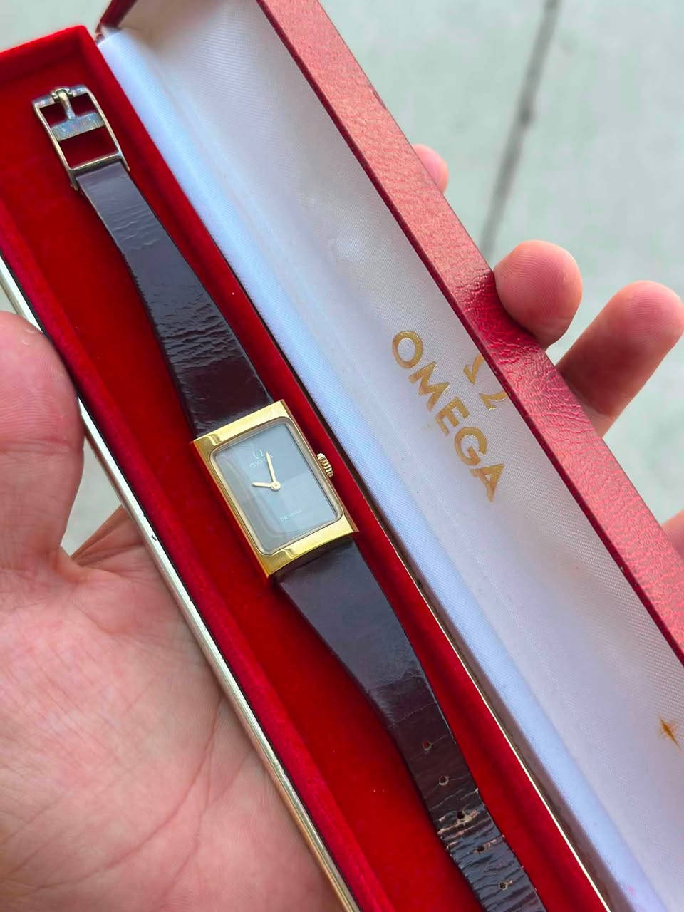 من أجمل موديلات الاوميكا OMEGA DE VILLE TANK 🇨🇭

- اوميكا ديفل تانك إنتاج 1970

- نصب تكويك (تعبئة يدوية)

- تغليف ذهب 20 مايكرون

- أبعاد الساعة 20 ملم عرض 30 طول ( يرهم للايد الناعمه )

- جميع تفاصيل الساعه اصلية سير - بك - علبه

رجاء لمعرفة السعر التواصل على الخاص 🌹📍
للاتصال ***********
