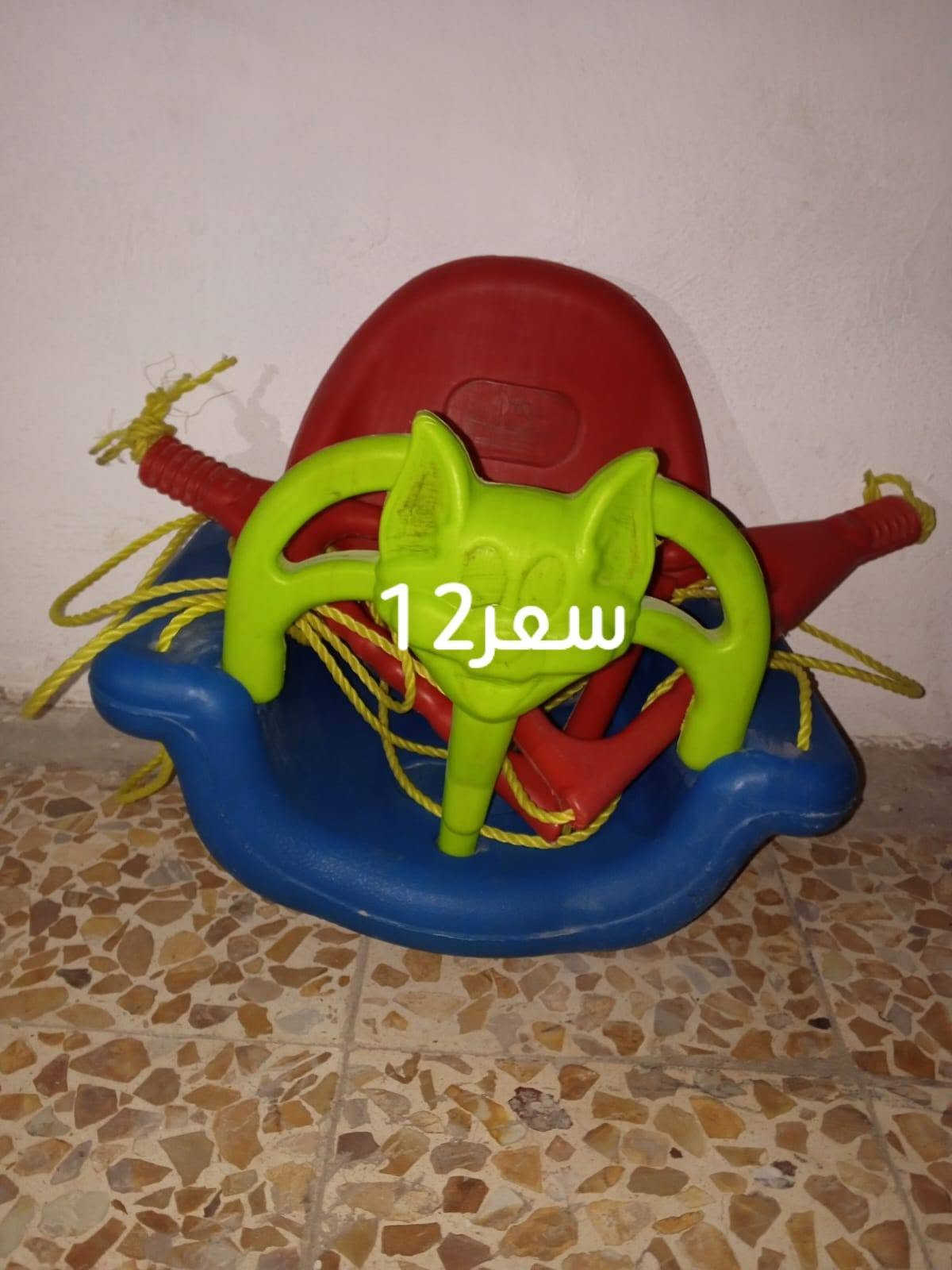 للبيع

نص مكتوب في الصور:
- سعر 30
- سعر 5 وب بيها مجال
- سعر 20
- سعر 35
- سعر 7
- بيها عطل قيمها واخذها.
- سعر 12
