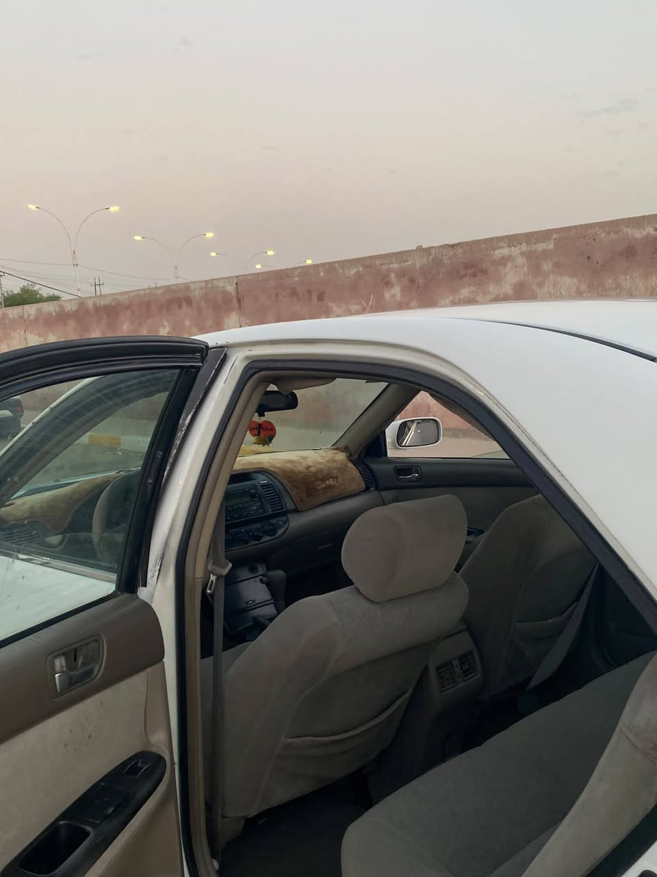 سلام عليكم ورحمه الله وبركاته
كامري موديل ٢٠٠٦ خليجي بسمي 
سياره تبريد ثلج تايرات مكينه كير مكفول سياره بيها كصه من خلف السعر ٦٢ اخون رحمه ولديكم مو شراي لا يتصل ولا يراسل من فضلكم ***********///***********
