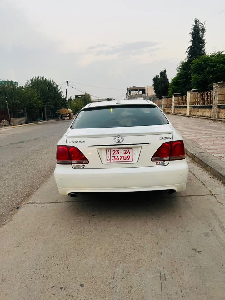 شاهینەی ١٨٢ ٣دووگمە ناو سور. کۆد هەیە سەیارەکە بی دەعامە    سەیارەکە موسە لەگەل شوهین موسەکان سەقەفەکەیشیان بۆیاخ کردوە  سەیارەکەیش ٢٠٠٥  ***********
