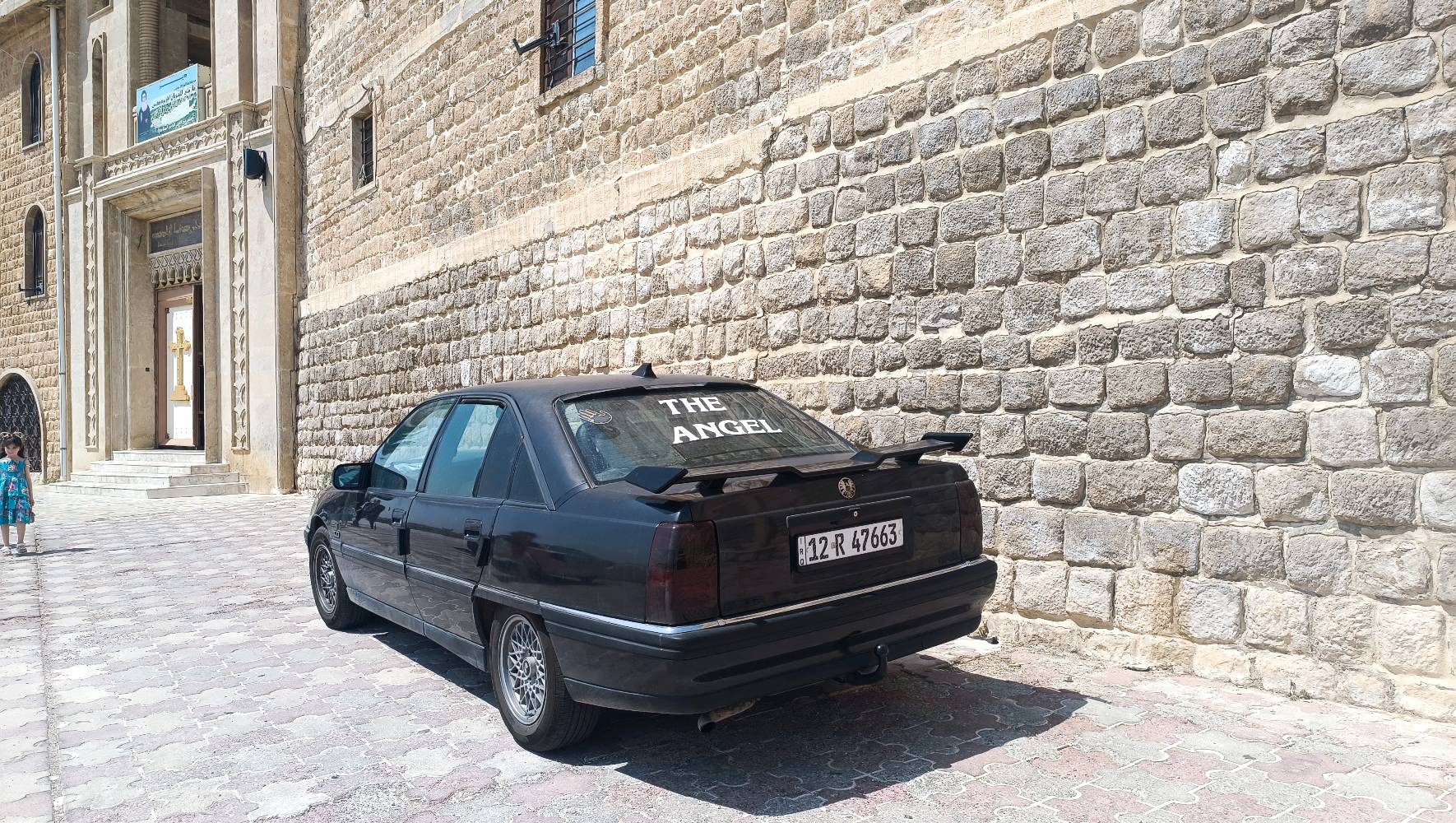 للبيع: أوبل أوميكا موديل 1993 🚗✨
السيارة مجهزة بالكامل ومصروف عليها وجاهزة للاستخدام فوراً (شغل واطلع، ما تحتاج بربع دينار مصروف).
* السنوية 2030 (شرط تحويل مباشر) 📑
* المحرك: 2.6 لتر
* كير أوتوماتيك
* التبريد: فول ثلج ❄️
الحدادية والطخم والتحديثات (كلها جديدة كصة من الفلمبر إلى مجمع الستيرن)
* الستيرن: كهربائي جديد ويا الجعمقة 🦾
* طخم تايرات جديد بالكامل
* ويل كب خلية بلادي خلية
* الجام الأمامي: كهربائي أوتوماتيك 
*جامات الامامي كهربائي فتحة سقف كهربائية + بردة خلفية بلادية
* نظام قفل مركزي (سنتر لوك)
*  داش كاميرا الحوادث 
*  شاشة ايباد مع كاميرا خلفية

💵 السعر: 55 $ ورقة مجال بسيط
📍 المكان: الموصل برطلة
للتواصل والاستفسار
📞 ***********
📞 ***********
------------------------------
ممكن تذكرلي شنو الاسم/الفئة بالضبط حتى يكون واضح بالإعلان: أوبل أوميگا شنو موديلها الكامل وشنو سنة الصنع الأصلية؟: 
1993
شنو حالة الشاصي والبدن والبوية من داخل الصور مو باينة عدل؟ بيها صبغ/معجون/حوادث أو رشّة؟: 
بلادي
ومن باب التوضيح للمشتري: تريد الاستلام بالموصل/برطلة لو أكو مكان ثاني، وبيها مجال نهائي على السعر لو لا؟: 
مجال بسيط