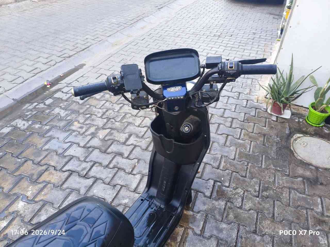 سلام عليكم دراجه شحن للبيع سعر 400وبيها مجال مكاني الكاظميه رقم ***********
