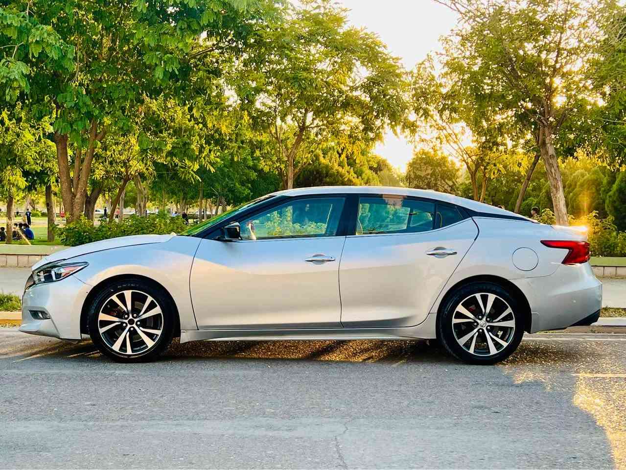 ✈️للبيع ببلاش أنظف نيسان ماكسيما موديل 2016 nissan maxima
✅مواصفات S 
‏‎✅محرك V6 حجم 3500 لتر بقوة 300 حصان
✅‏‎ المواصفات : بصمات عدد ثنين 2 
✅أنظمة قيادة سبورت رياضي و نورمال
‏‎✅كشنات مخمل كريمي المرغوب
‏‎✅كشن كهرباء سائق + سكن
‏‎✅تبريد قطعتين + تبريد مناخي منفصل
✅كاميرة خلفية ‎دوارة + شاشة كبيرة كار بلي +خرائط GPS 
‏‎✅ويل حجم 18
‏‎✅تشغيل عن بعد
‏‎✅كروز سرعة تحكم ستيرن + رادار أمامي 
✅اشارات بالمري تحديد مسار + تحديد سرعة 
‏‎✅اشارات ترحيب منظومة زنون أصلية 
‏‎✅ليدات امامية
‏‎✅ماوس تحكم شاشة
‏‎✅بصمة تشغيل
✅‏‎ وبصمة ابواب وباقي المواصفات معروفة 
 ✅مكينة گير تبريد كهربائيات صدر كلها مكفولة بشرط الفحص
‏‎✅ماشية 109 الف ميل حقيقي  
✅الضرر  : بونيد وجامرلغ الامامي فقط بدون دواخل بدون شاصي + بابين مرشوشات اثر شخط بدون قطرة معجون صور السونار ورقم الشاصي مرفق وية المنشور ايرباك ستيرن فقط ومرجع بلاد سستم
‏‎✅السيارة تريد تحويل تريد وكالة سنوية ورقم جديد لغاية 15 / 2 / 2028 وبأسمي السيارة نظيفة جداً صيانة منتظمة مال جنّاي مبدل هايدروليك گير جديد + دهن مكينة جديد تخم تاير جديد 
مناسبة للمدينة والسفر تجمع بين الاداء الرياضي والفخامة 
✅السعر جداً مناسب 98$ ورقة وبيها مجال بسيط وعندي فيديو كامل للسيارة اللي يحب ادزلهيا واتس اب
للتواصل الاتصال عالرقم *********** كالار, السليمانية

