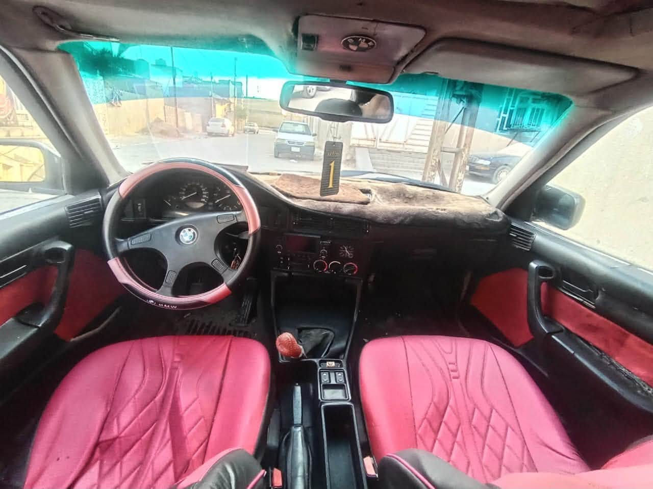 520i 1991
كير مكينه مسكر بلاد كير عادي 
رقم بغداد راعيهة بتكريت مشروع وطني 
عوزهة غاز تبريد 
وسلايت 
مكان سيارة النجف الأشرف 
ب 30 وبيهة مجال .
***********
