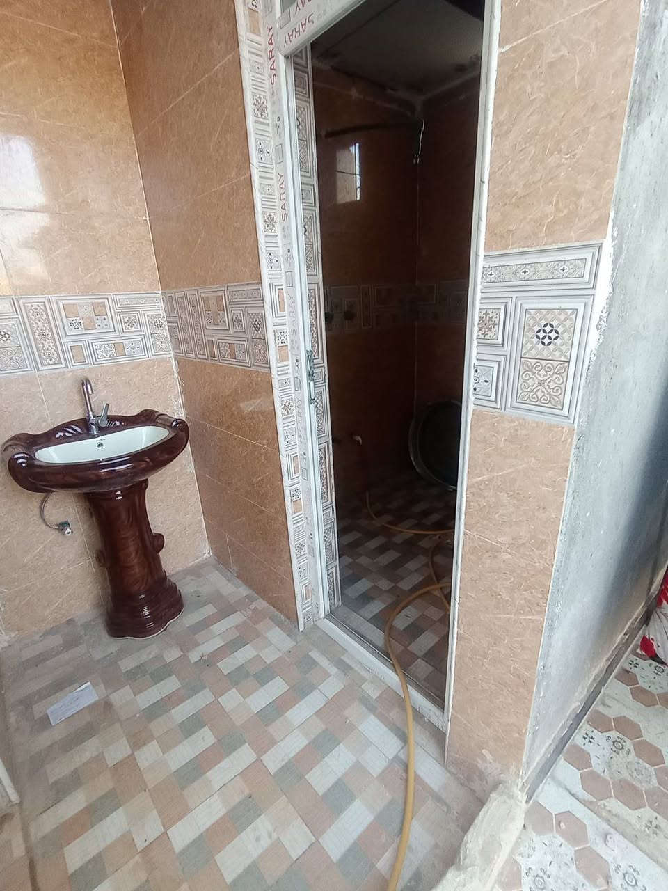 بيع مستعجل 
بيت زراعي طابو سند 25 ديوانية دغارة قرب عقيل أبو مخضر القديمة مساحته حوالي 700 متر ويحتوي على مخزن خارجي سعره 46 مليون وبي مجال نهايته 45 مليون قفل للاستفسار الاتصال على الرقم ***********
