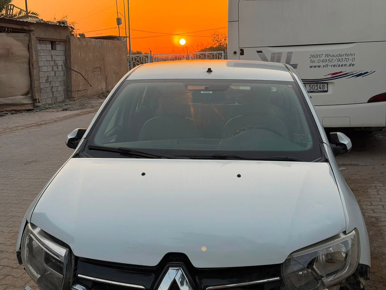 رينو سمبل ٢٠٢٠ سيارة نظيفة 95%
سعر ٥٠ ورقة وبيها مجال قليل جدا 
مبدل فقط جاملغ يمنى
سيارة داخليتها جديدة وضع الشركة
السيارة أبيعها ع حادثها حدادية صدر 
وتنكجي مضبوط ترجع بلادي

الرقم ***********

