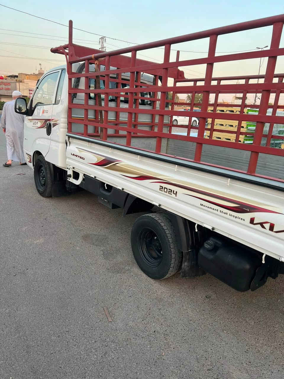 كيا حمل2024السياره جديده ماشيه35الف مكاني بغداد الزعفرانيه السعر155وبيها مجال الهاتف***********
