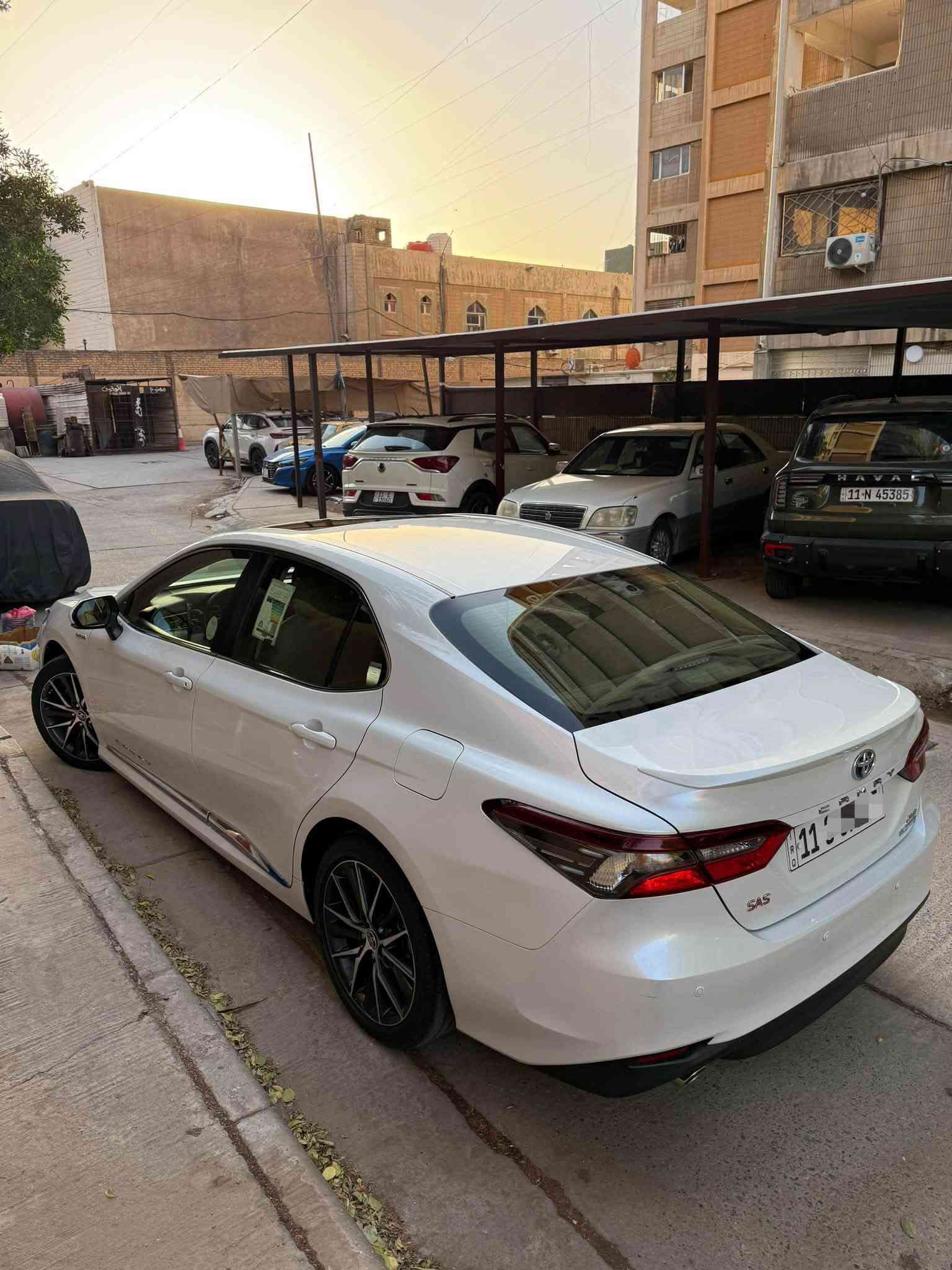 ‏….
كامري 2023 هايبرد وكاله عبد اللطيف جميل فول 1/1 GLE
 ماشيه35 الف كيلو مكفوله من كلشي   
  فتحه وبرده وكرسي كهرباء وشاحن واير ليس جديدا جدآ السياره مكانها بغداد باسمي تحويل ثاني يوم 
السعر 226 بيها مجال قليل حك الجيه ***********
