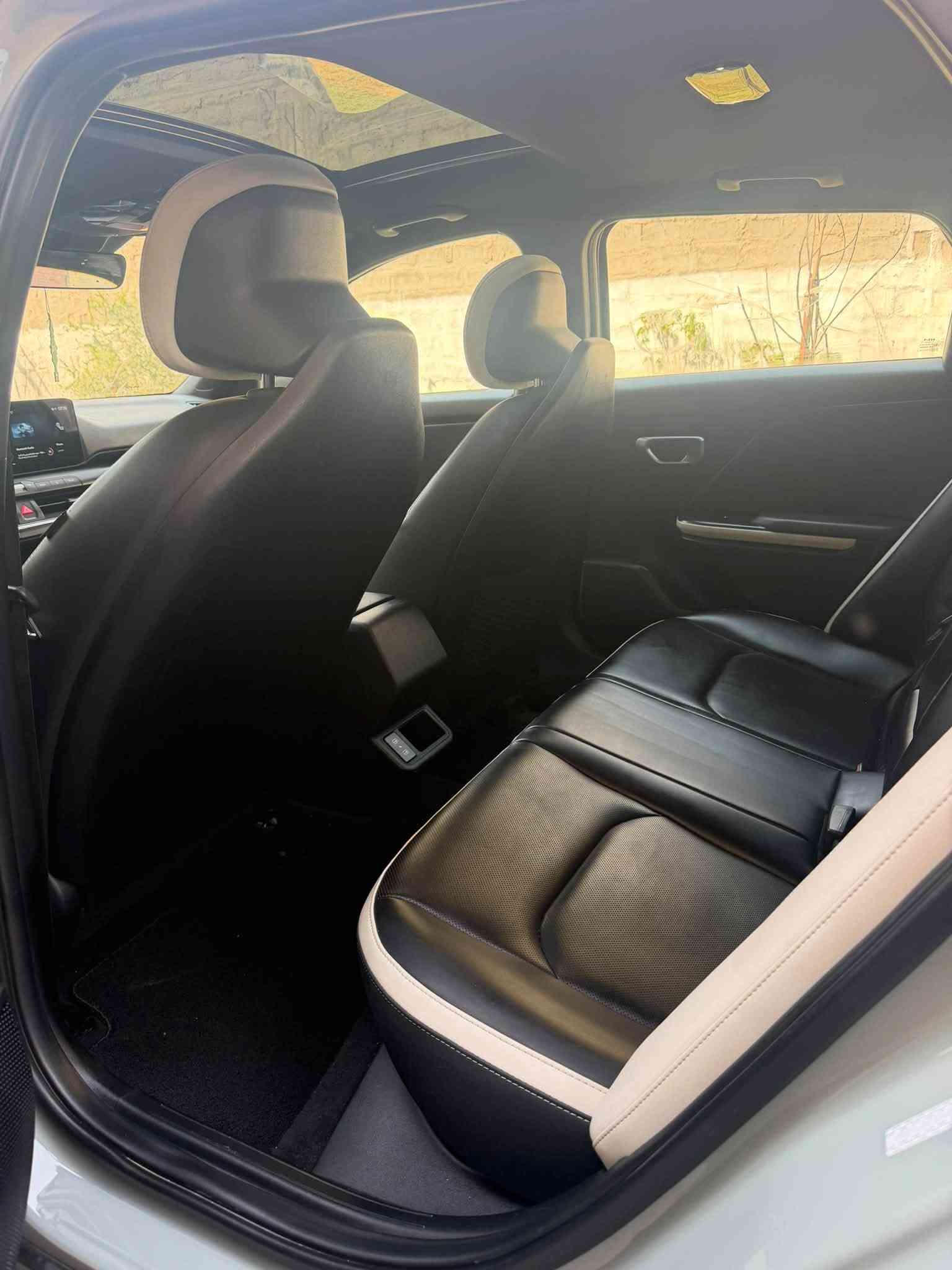 السلام عليكم
K4 2025 GT Line وارد امريكي 
الضرر تبديل بنيد 
بدون رقم 
فول مواصفات 
بصمه 
تشغيل عن بعد 
بونوراما 
كشنات كهرباء 
كشنات +جلد + تتفئه + تبريد 
شاشه دجتل 
رادارات امامي +خلفي + جانبي 
اشاير بل مري 
شحن لاسلكي 
لايت LED 
كشن خزن ميموري 
ماشيه 17 الف 
بعد مواصفات معروفة 
العنوان بغداد 
رقم الهاتف ***********
