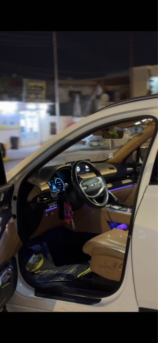 جينيسس 2022 GV80
رقم بصره باسمي مميز 
فول 1/1 سبورت برستيج 
محرك 2.5 تيربو طيارة 
ماشية 54mi 
كشنات مساج 
داتا شو
تبريد تدفئة كشنات 
ستيرن كهرباء 
اناره محيطية 
بنوراما 
هواي مواصفات كلش يرادله جريده 
السعر 310 وبيه مجال 
جاهزه السياره 
حادث جداً بصيط موضح بل صور كفاله لغد وشاصي 
*********** البصرة, العراق
