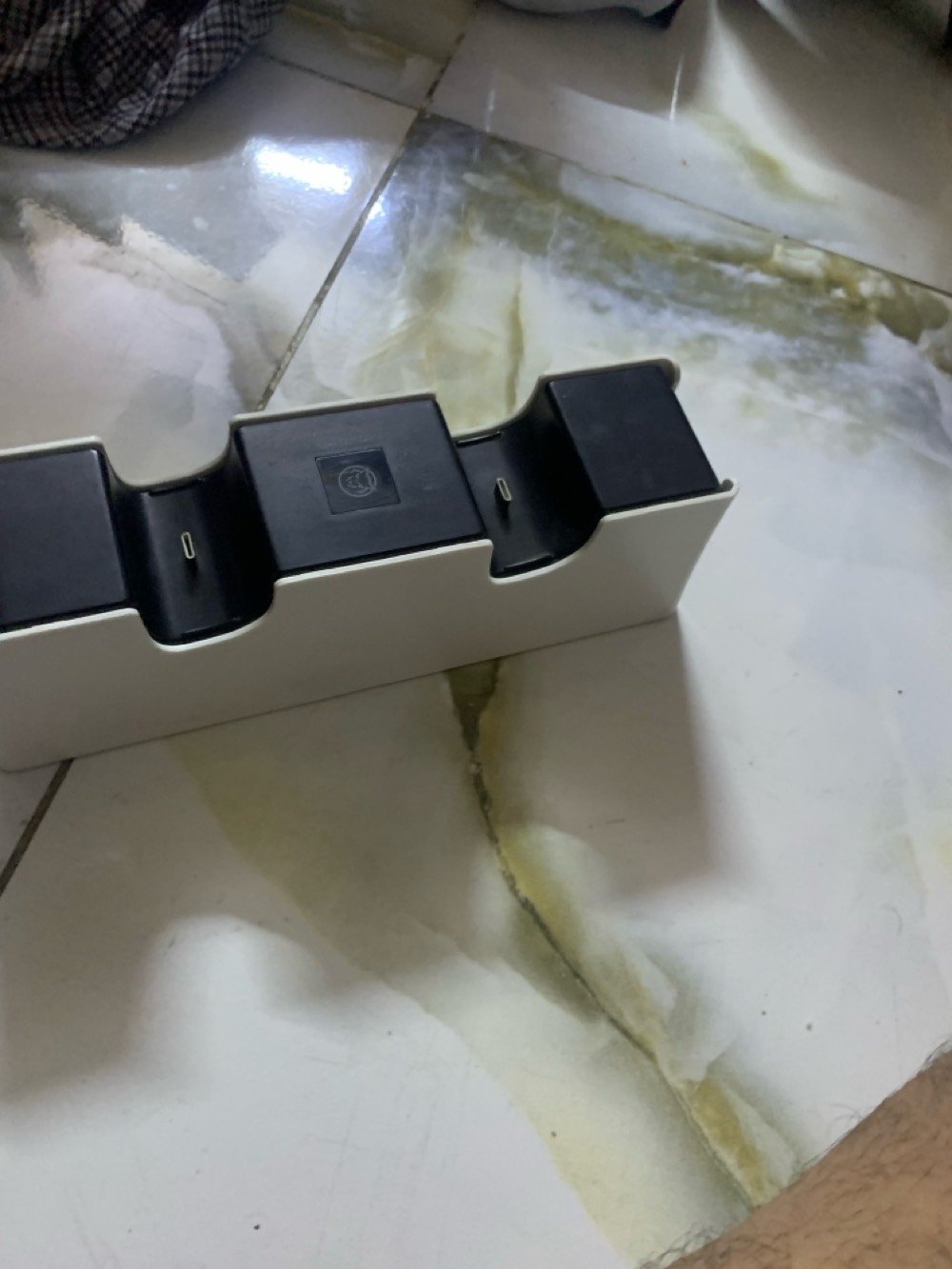 ps5 وارد اوروبي هولندا ما مفتوح لا صيانه ولا تنضيف ويا لعبه اله الحرب راغناروك وحستب بي هاي الالعاب يدات ٢ وشاحنتها وياها للتواصل  بيع مستعجل ***********بي مجال السعر