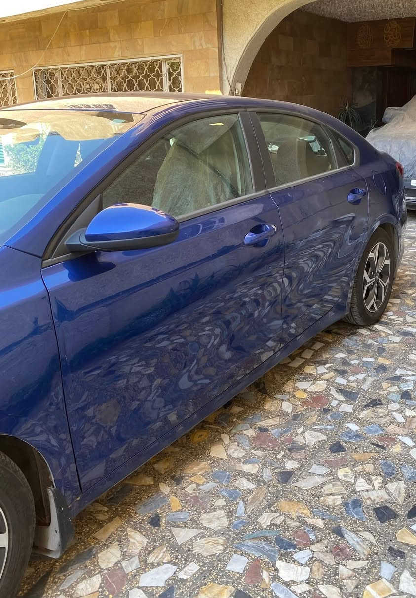 سلام عليكم كيا فورتي موديل 20  رقم بغداد مواصقات عادية مكينة 2000 كير cvt  بدنة وراديترات برغي مامفتوح بيه لحد الاني على مي الشركة ماملعوب بيه اني مستوردها على ايدي بيه تصليح تقريبا نص الجاملخ الايسر الامامي وشوية من البنيد الحادث ماواصل لشواصي ولغد وبيه شوية تعديل وصبغ باب الايمن الامامي مصلح ومصبوغ باامريكا بيه ايرباك ستيرن وكشن وبردة جه السايق وبيه ضربه بالعراق بالصندوك جوة الرقم مامصلحة وبيه طخة بالدوسه جوة باب الصدر ممصلحة  رايدها 135 وبيه مجال متواجد بزيونة او الكرادة *********** صور الحادث امريكا مرفقة مع الصور
